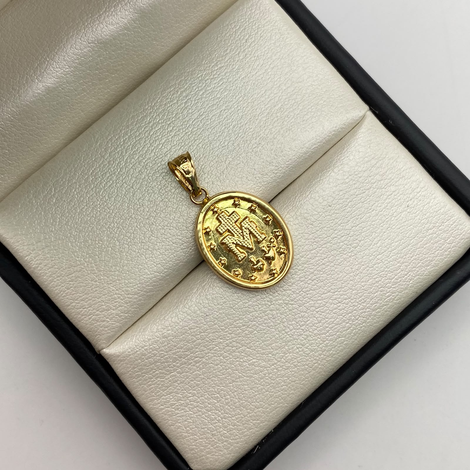 Dije virgen milagrosa Oro amarillo 18k 1,35 Gr / 14,5 mm / 3 Cm