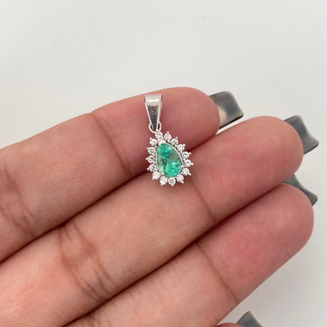 Dije gota esmeralda borde diamantes (Joya) Oro blanco 18k 1,10 Gr / 2,0 Cm