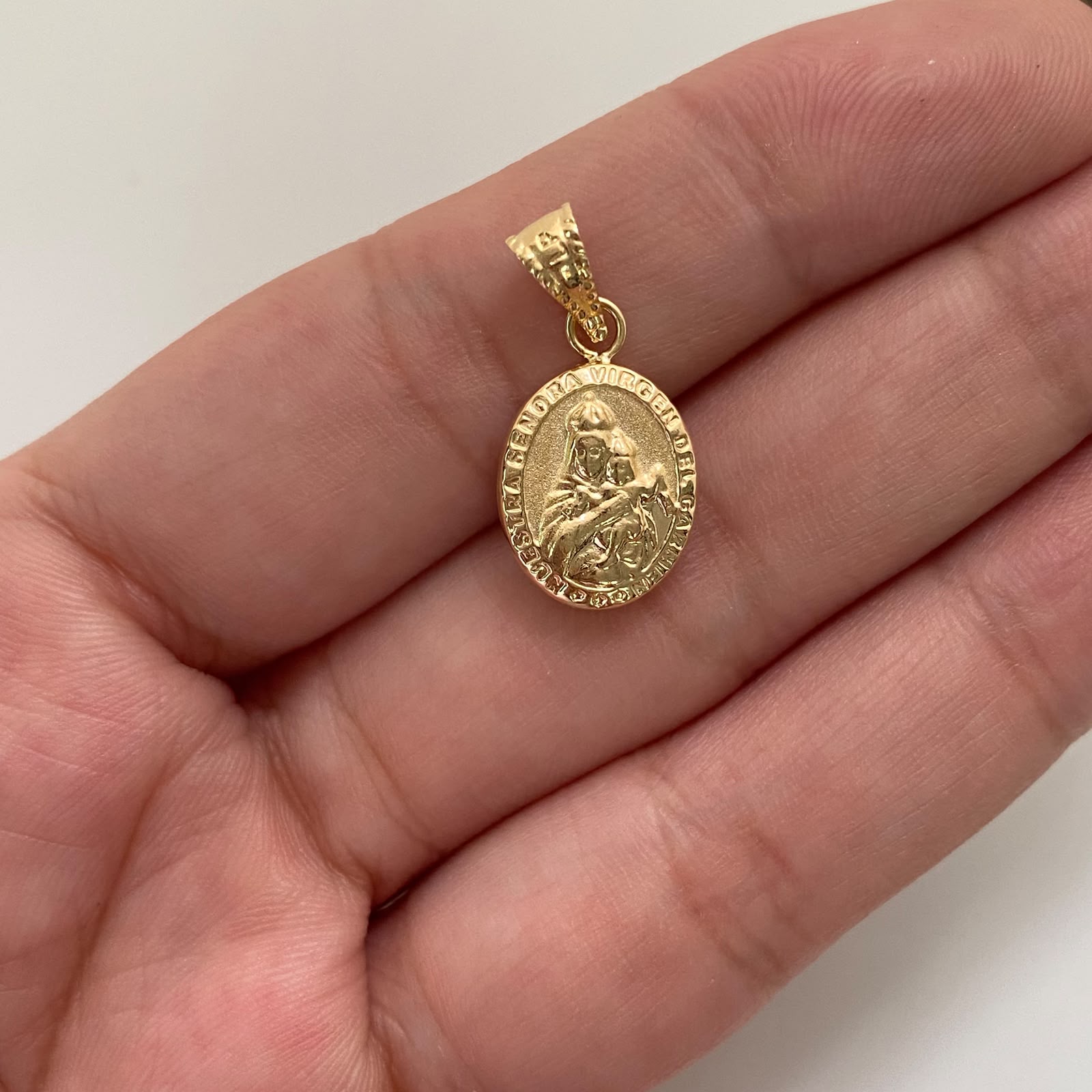 Dije Virgen del Carmen Oro amarillo 18k 0,95 Gr / 11,3 mm / 2,2 Cm