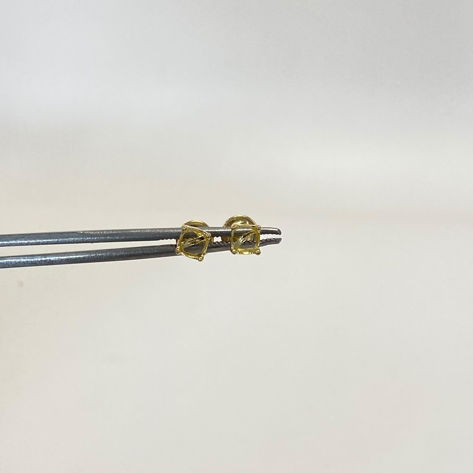 Topos chatones Oro amarillo 18k +3 / 0,7 Gr / 4,0 mm