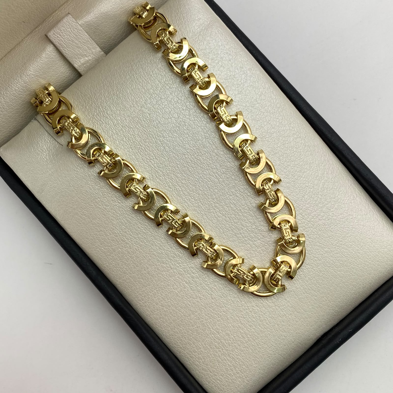 Pulso It Medio aro Vs Oro amarillo 18k 8,4 Gr / 7,5 mm / 21,4 Cm