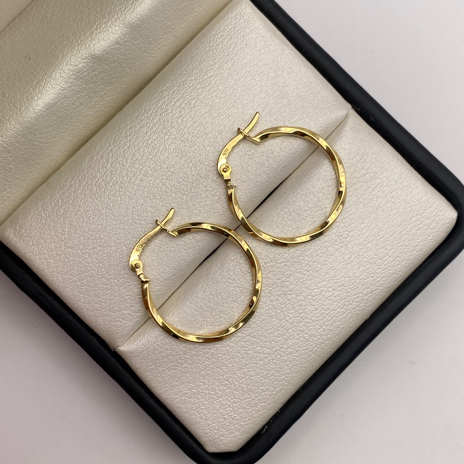 Candonga entorchada delgada Oro amarillo 18k 1,17 Gr / 2,3 Cm