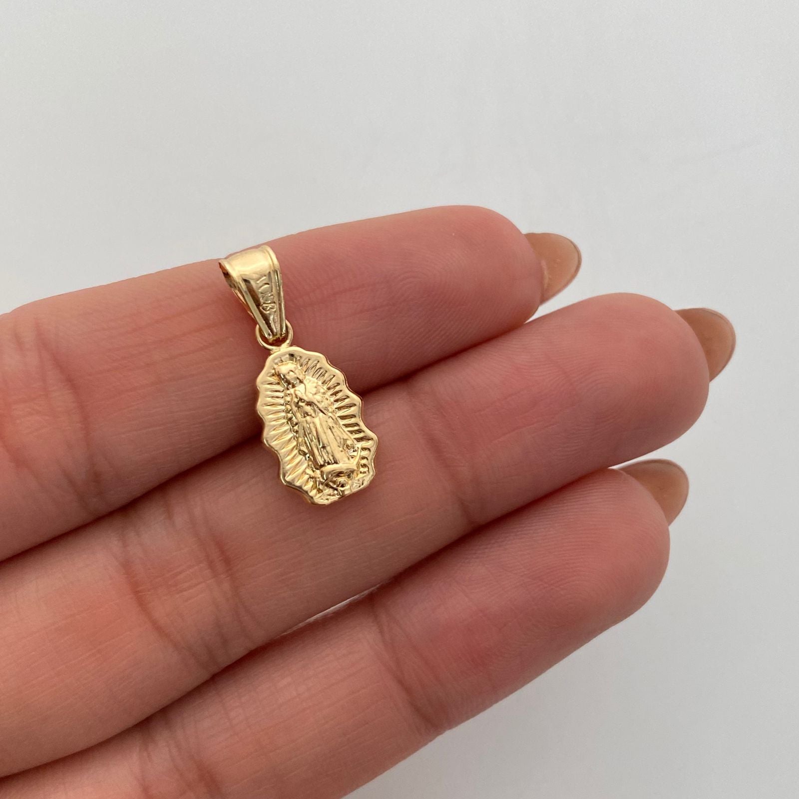 Dije Virgen de Guadalupe Silueta Oro amarillo 18k 0,7 Gr / 8,9 mm / 2,3 Cm