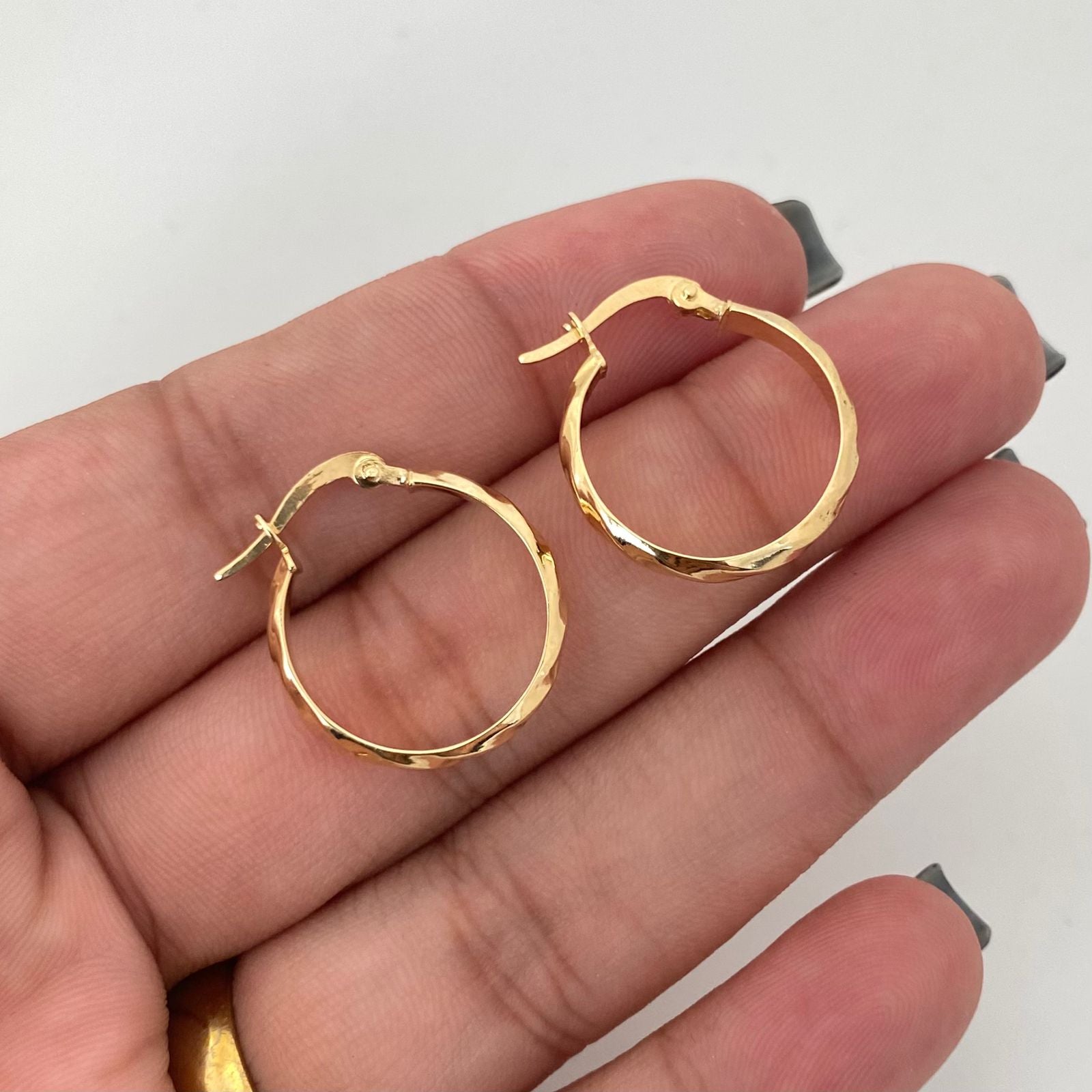 Candonga plana grabado trenzado Oro amarillo 18k 1,55 Gr / 2,2 Cm