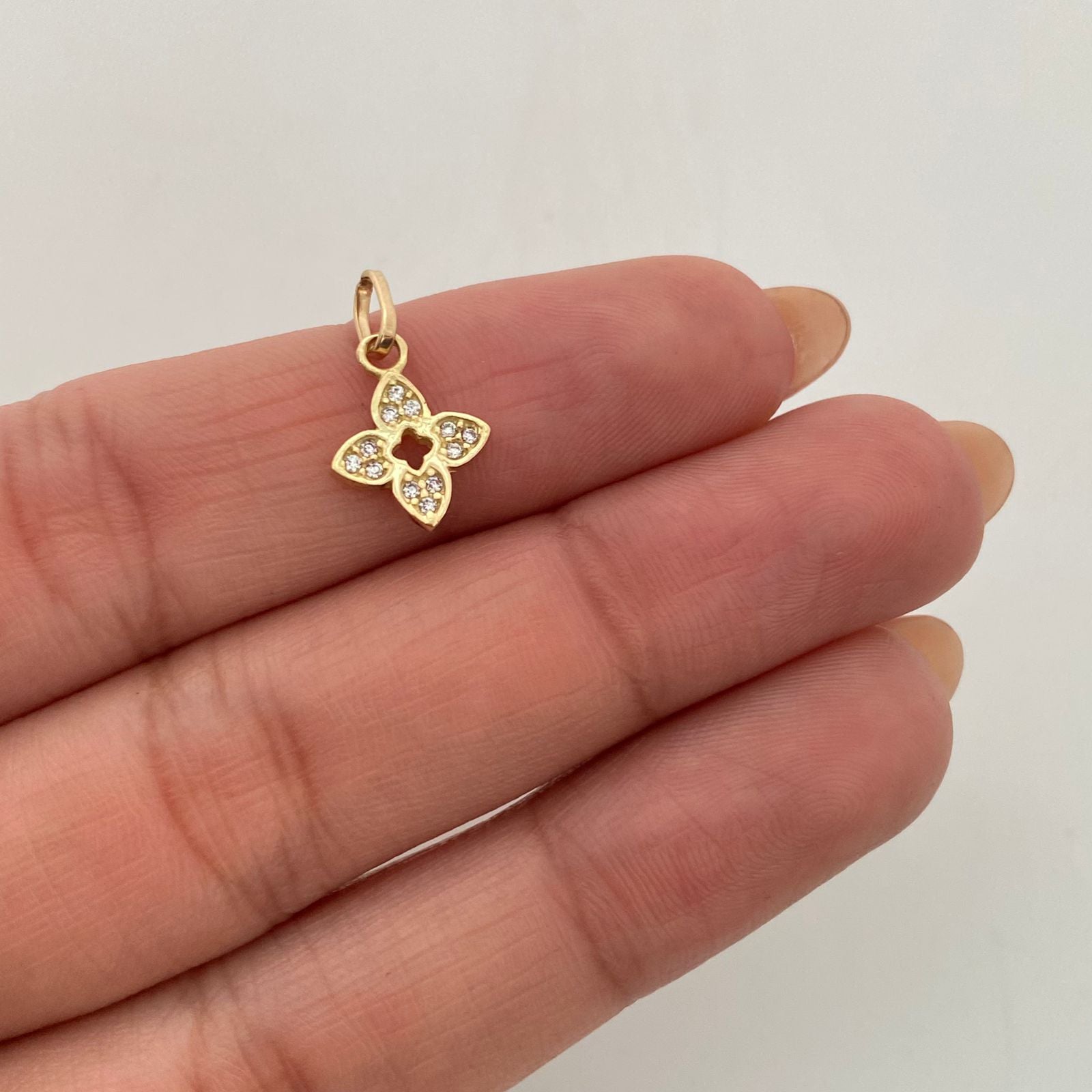 Dije Flor cuatro puntas Casting Blanca Oro amarillo 18k 0,65 Gr / 9,7 mm / 1,6 Cm