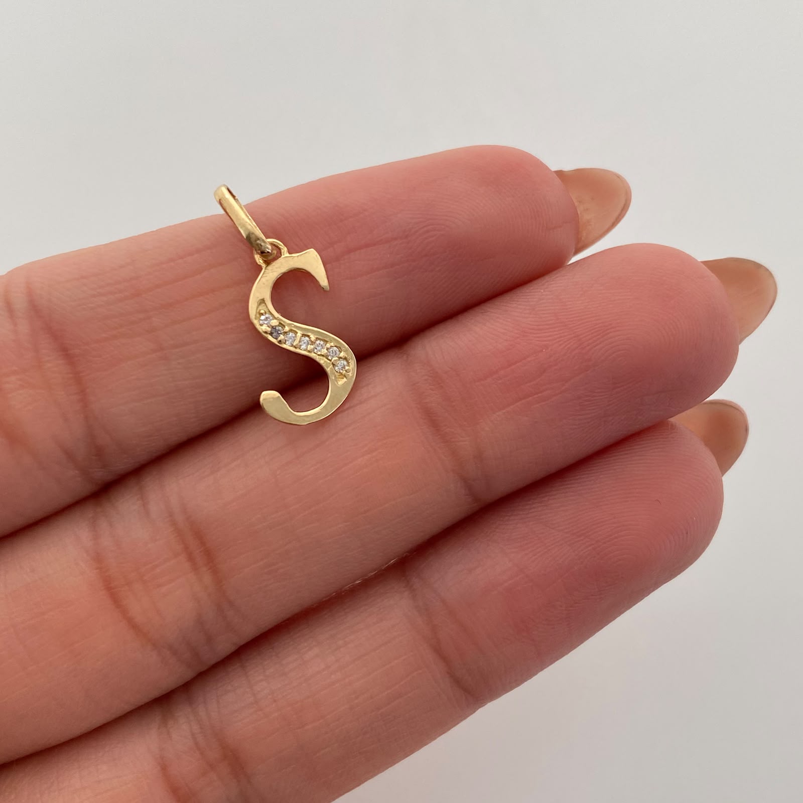 Dije Letra S Casting Oro amarillo 18k 0,55 Gr / 8,2 mm / 2 Cm