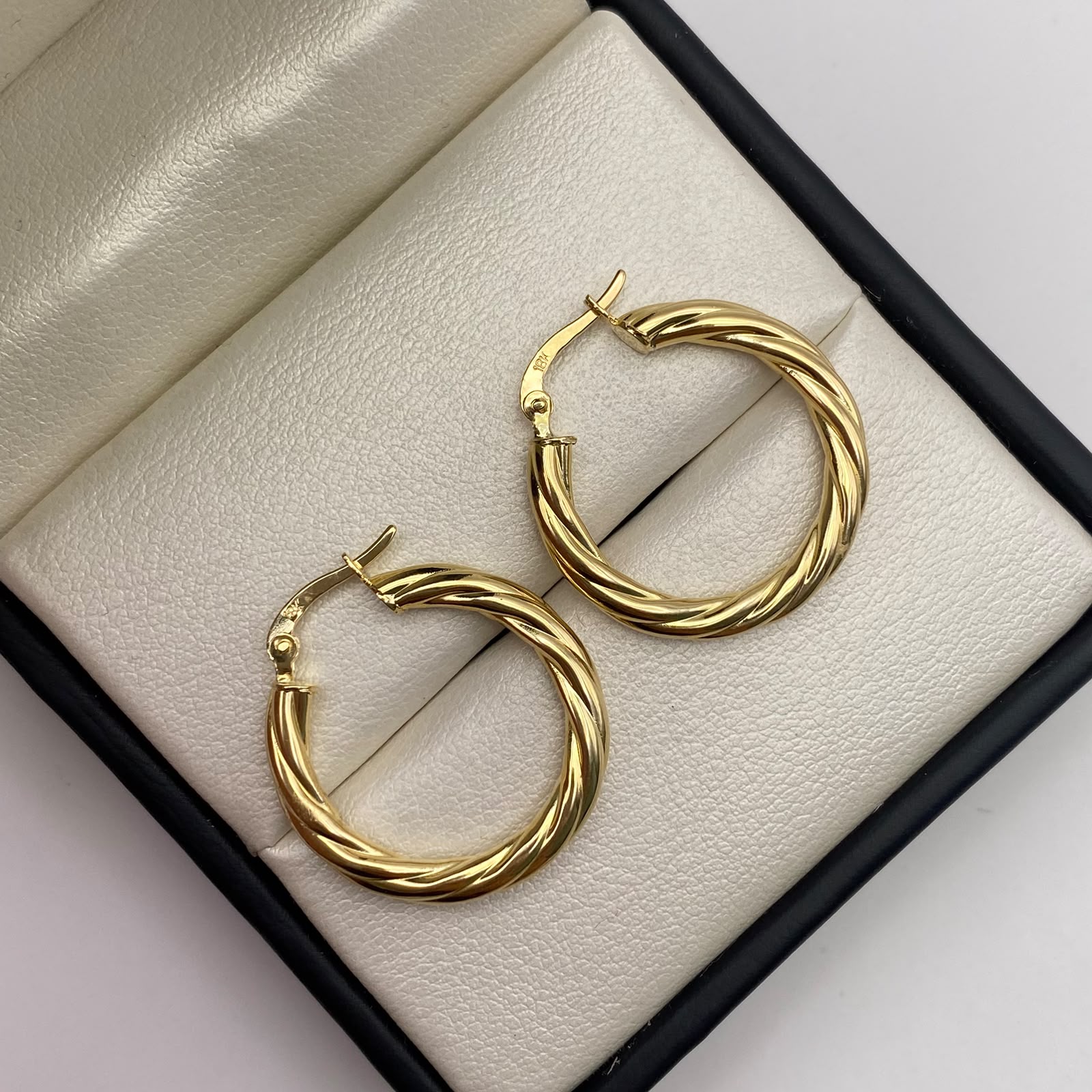 Candonga entorchada Oro amarillo 18k 2,83 Gr / 2,5 Cm
