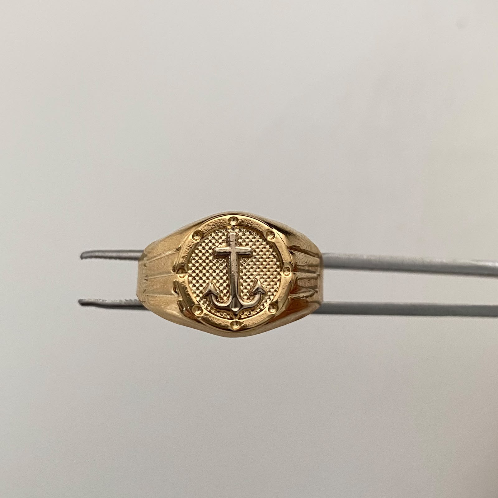 Anillo Ancla Oro amarillo y Oro blanco 18k / Talla 11 1/4 / 3,05 Gr / 4,3 mm