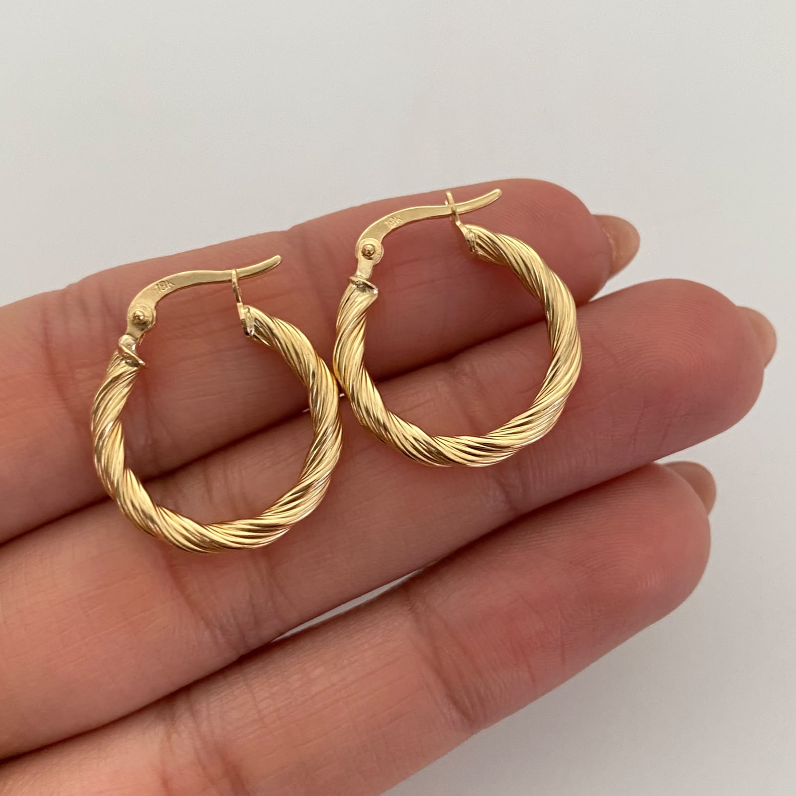 Candonga Entorchada Oro amarillo 18k 1,8 Gr / 2,2 Cm