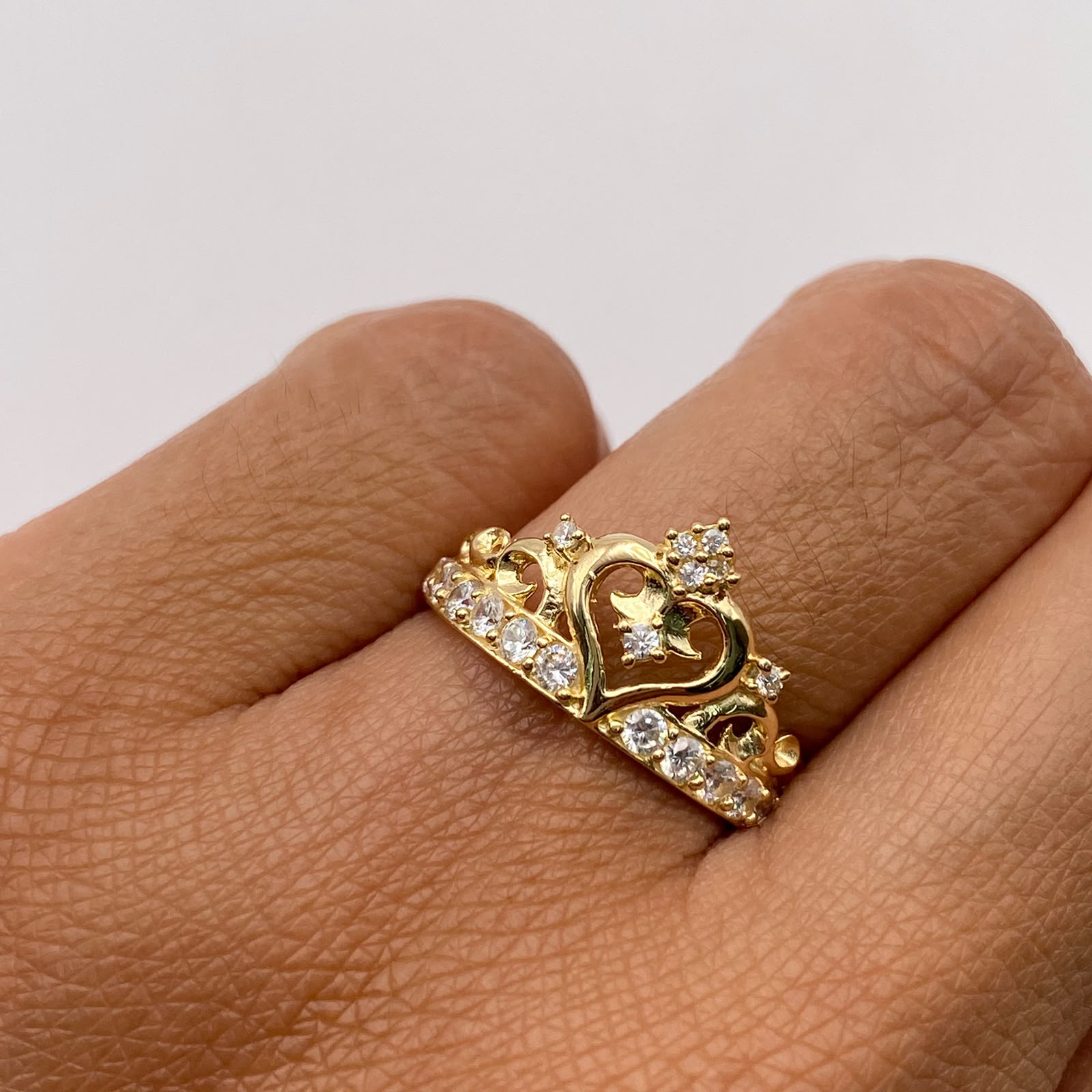 Anillo 15 Corona Casting blanco Oro amarillo 18k / Talla 6 1/2 / 2,95 Gr