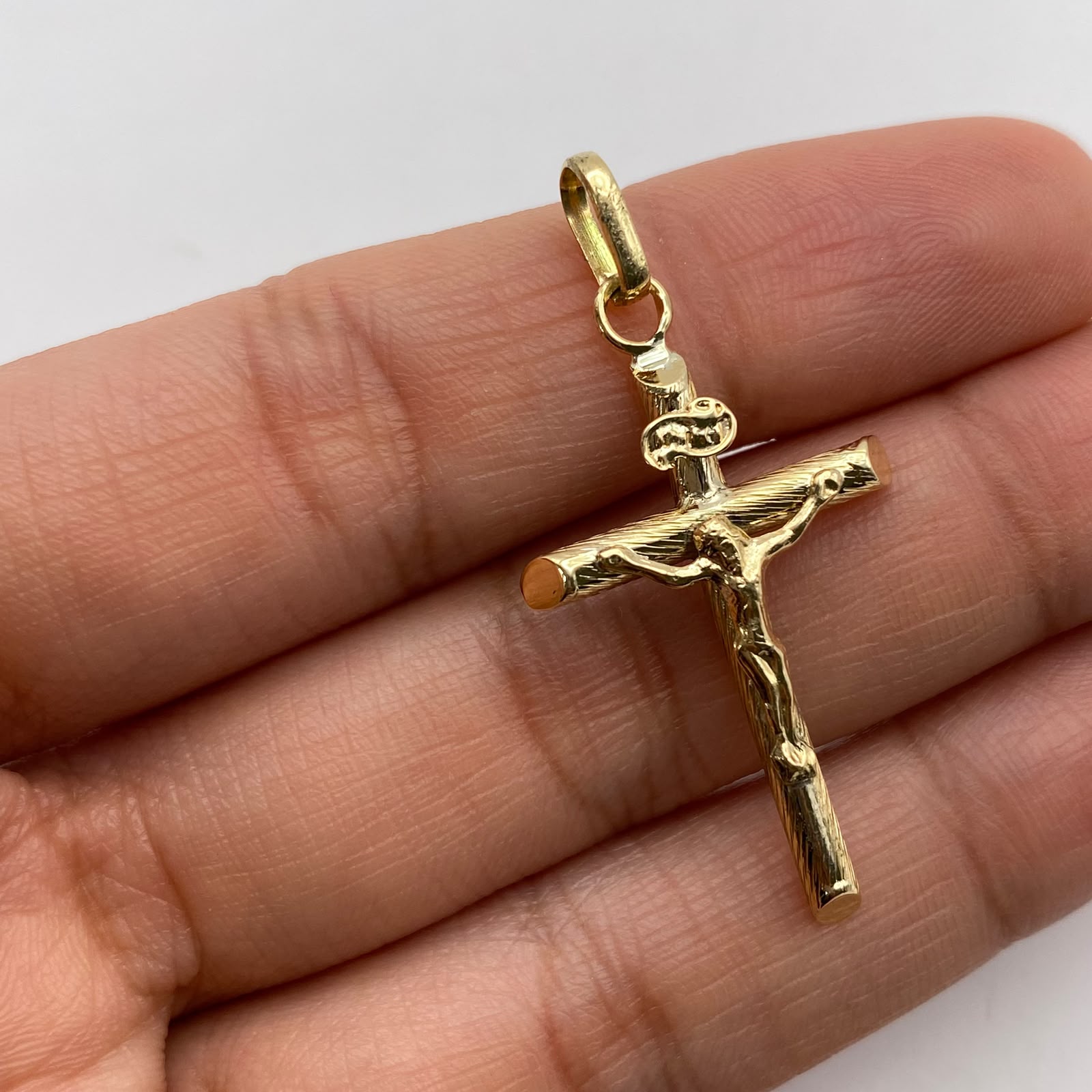 Dije cruz cristo tubular diamantado Oro amarillo 1,3 Gr / 4 Cm