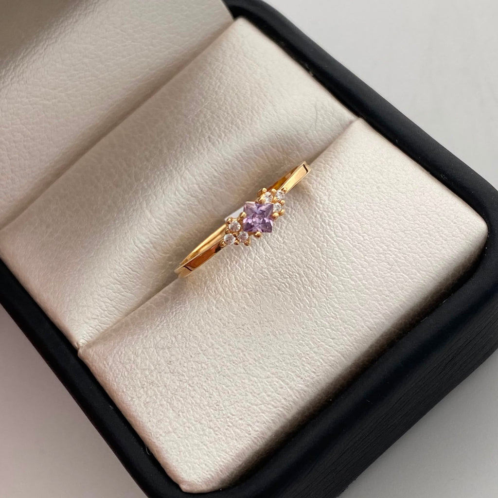 Anillo Solitario Lila Oro amarillo 18k / Talla 7 / 1,35 Gr / 1,3 mm