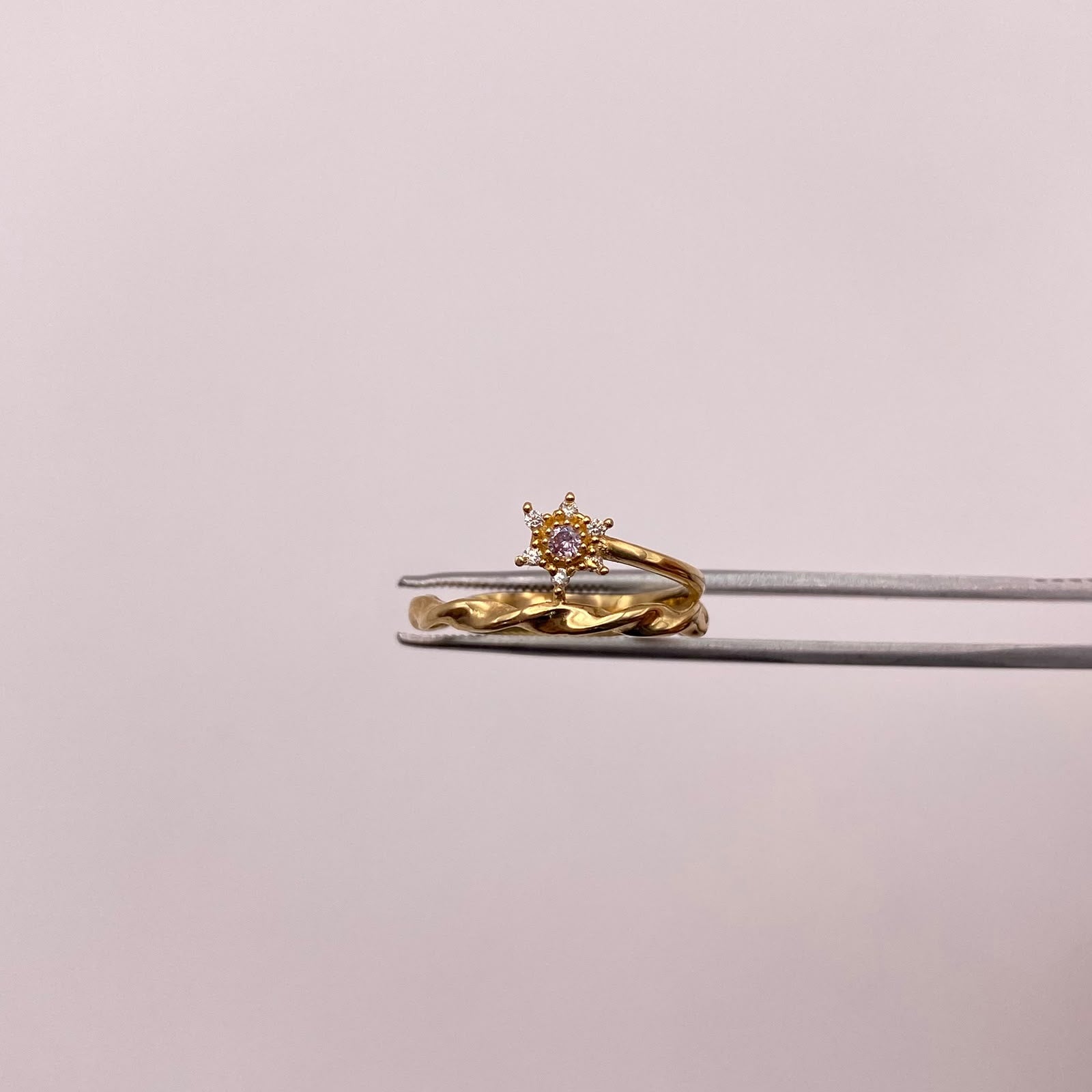 Anillo solitario flor circones blancos Oro amarillo 18k / Talla 7 1/4 / 2,5 Gr / 3,31 mm