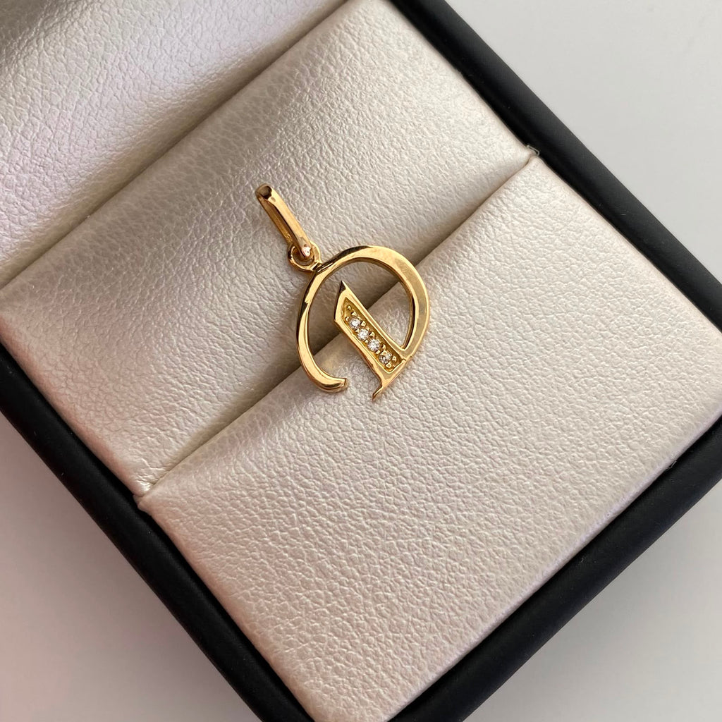 Dije Letra D Casting Oro amarillo 18k 1,1 Gr / 11,4 mm / 1,8 Cm