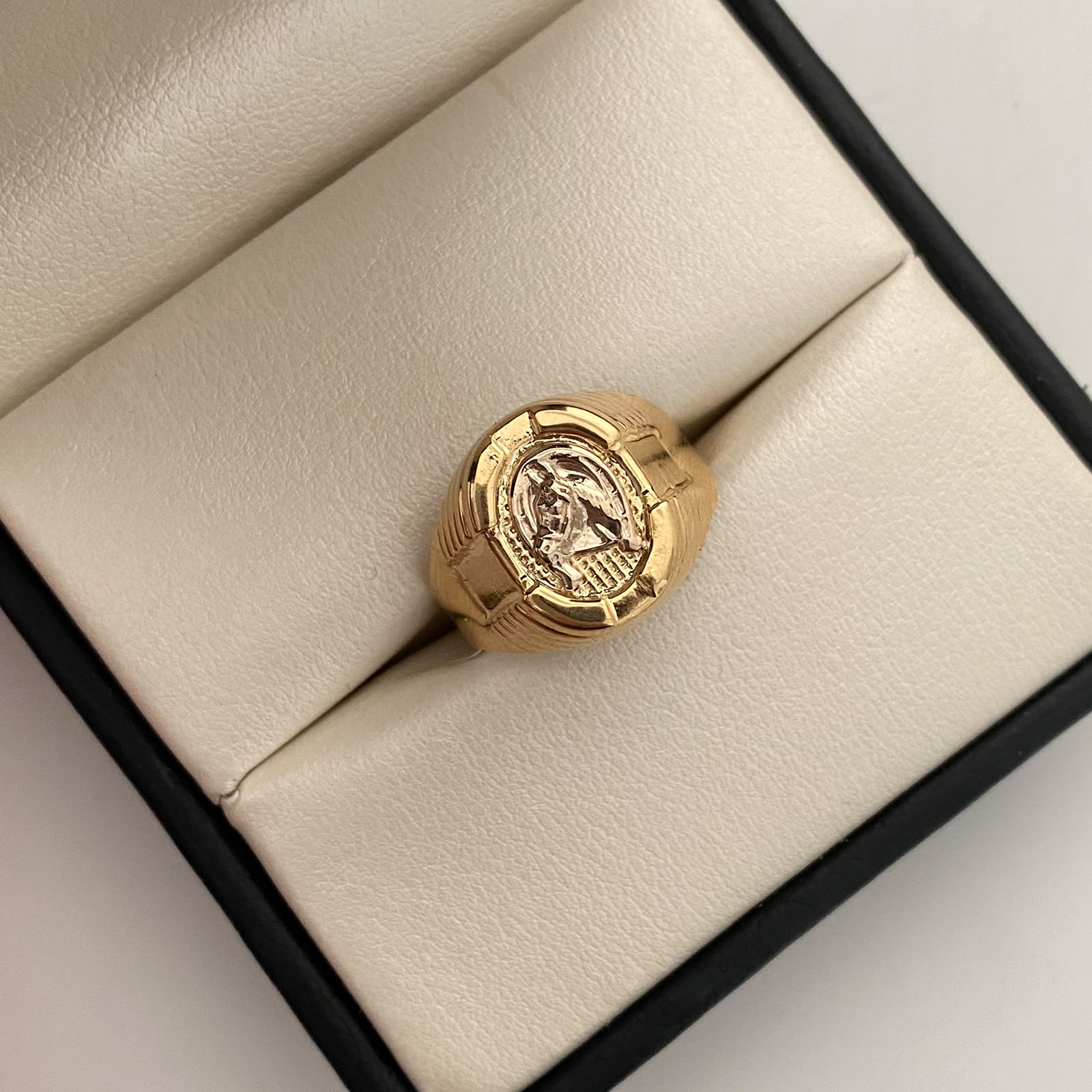 Anillo Herradura Caballo Oro amarillo y Oro blanco 18k / Talla 9 / 3,7 Gr / 4,2 mm