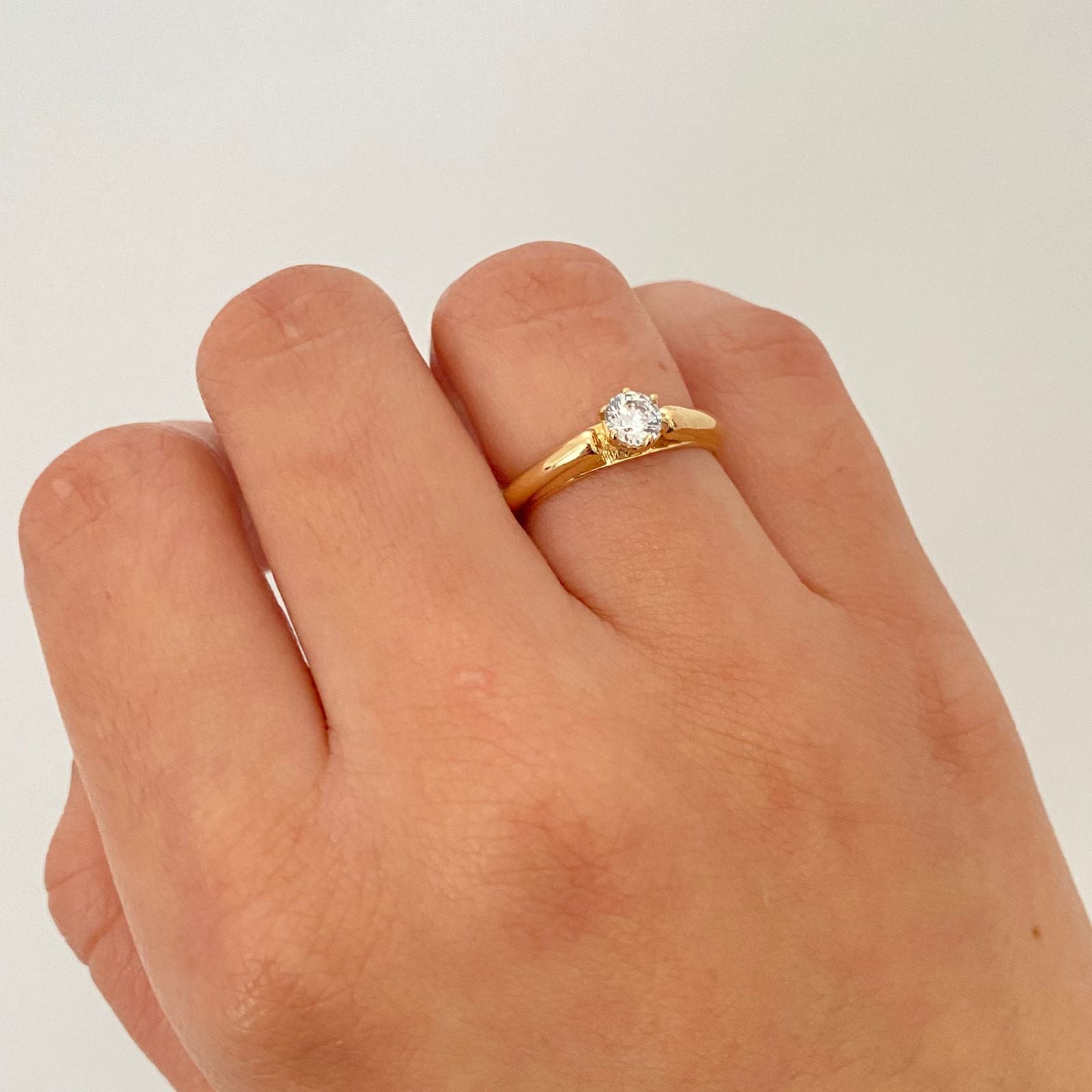 Anillo solitario liso Oro amarillo 18k / Talla 6 1/4 / 3,05 Gr