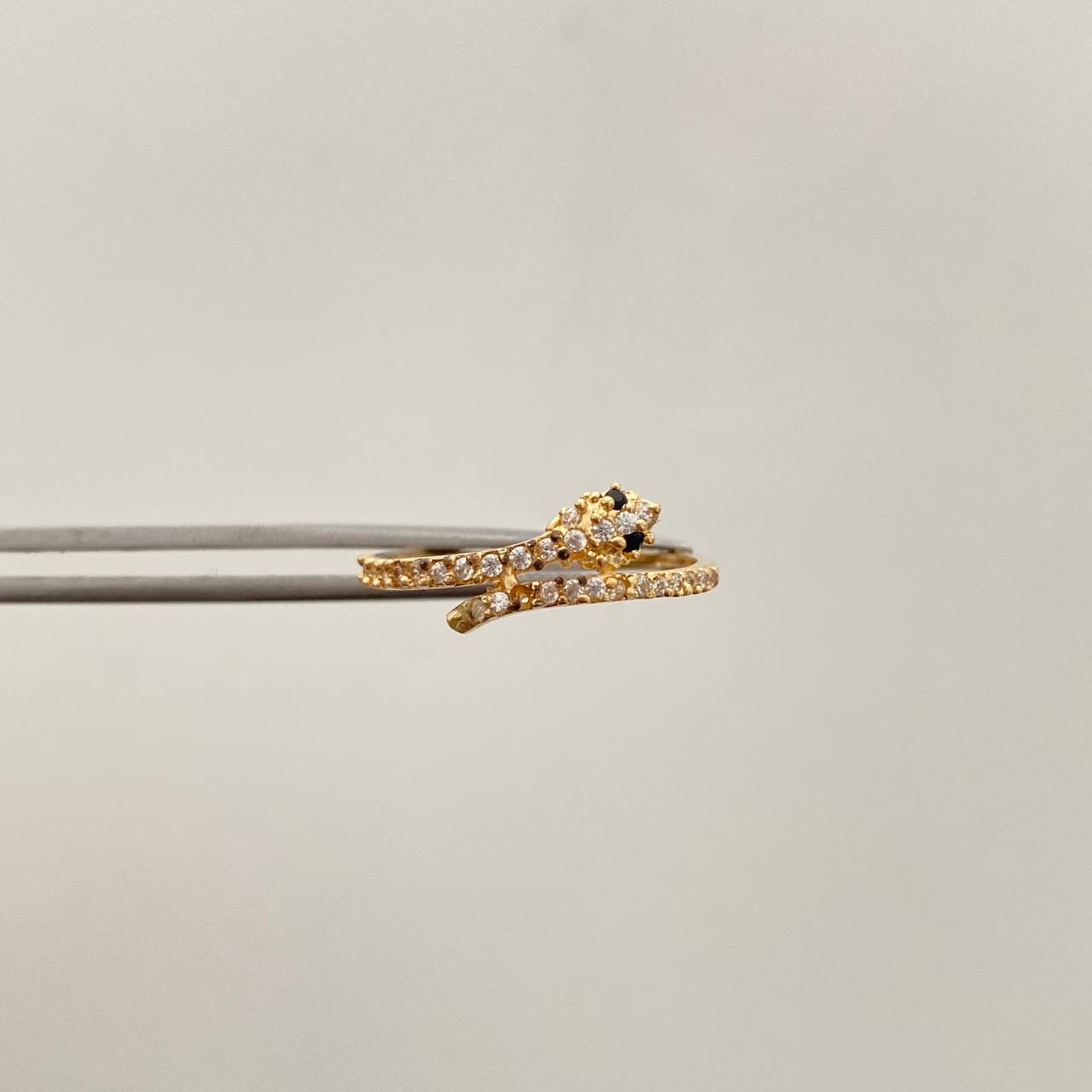 Anillo serpiente con swarovski blanco y negro  Oro amarillo 18k / Talla 6 / 1,45 Gr