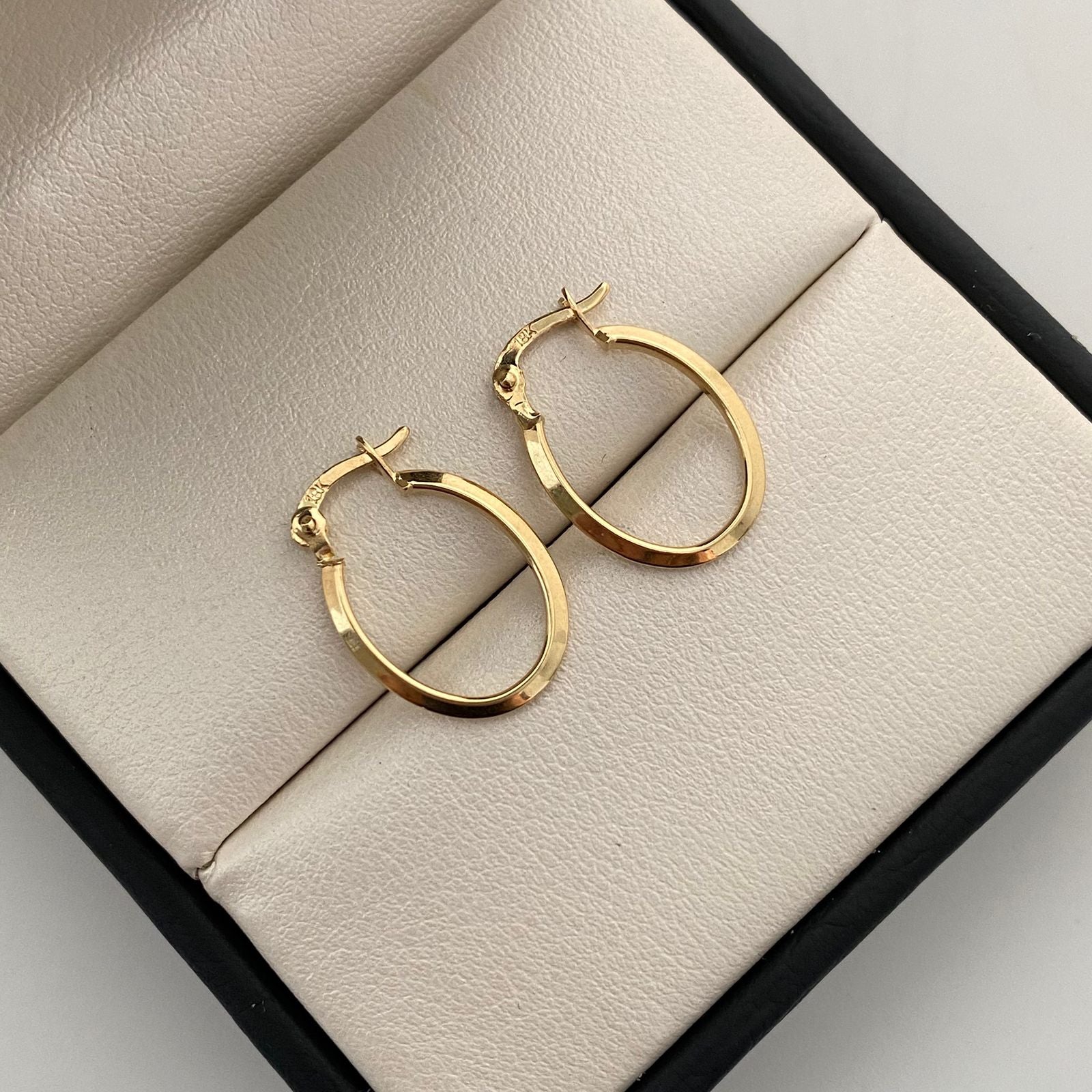Candonga Ovalada Lisa Oro amarillo 18k 0,85 Gr / 2 Cm