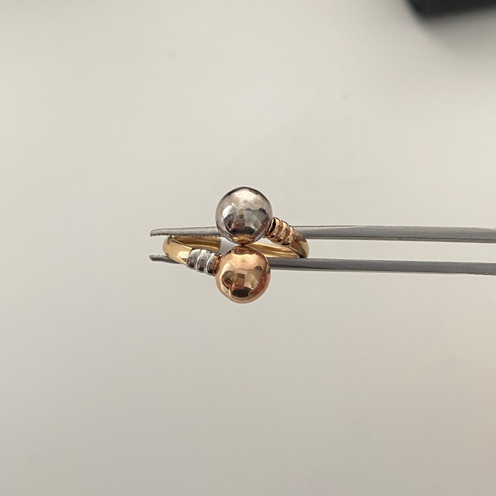 Anillo Tu y yo Tres oros 18k / Talla 9 / 2,35 Gr / 2,9 mm