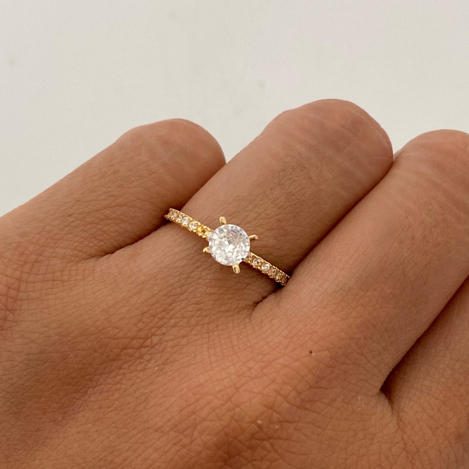 Anillo Solitario Oro amarillo 18k / Talla 6 / 1,65 Gr / 1,6 mm