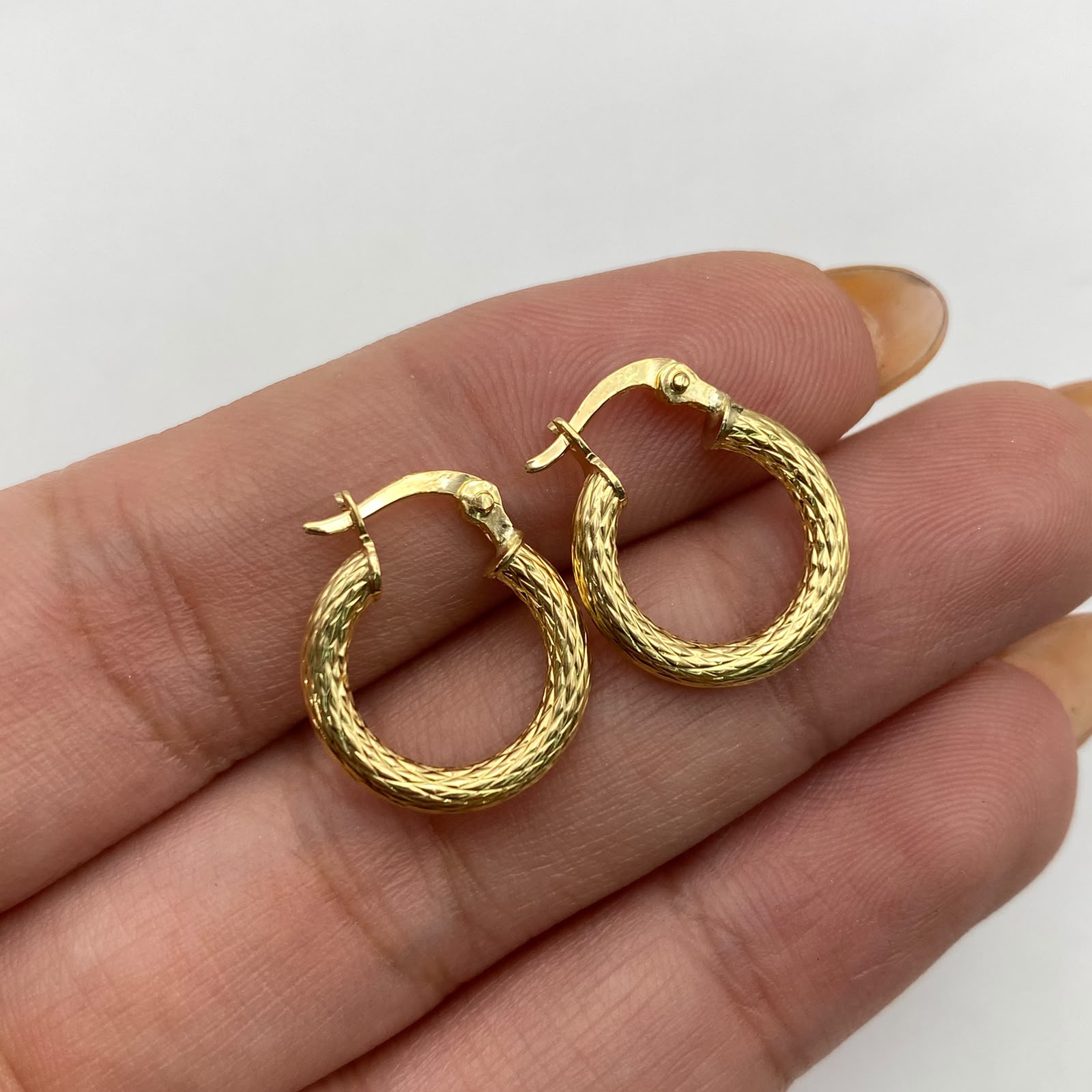 Candonga textura  Oro amarillo 1,4 Gr / 1,7 Cm