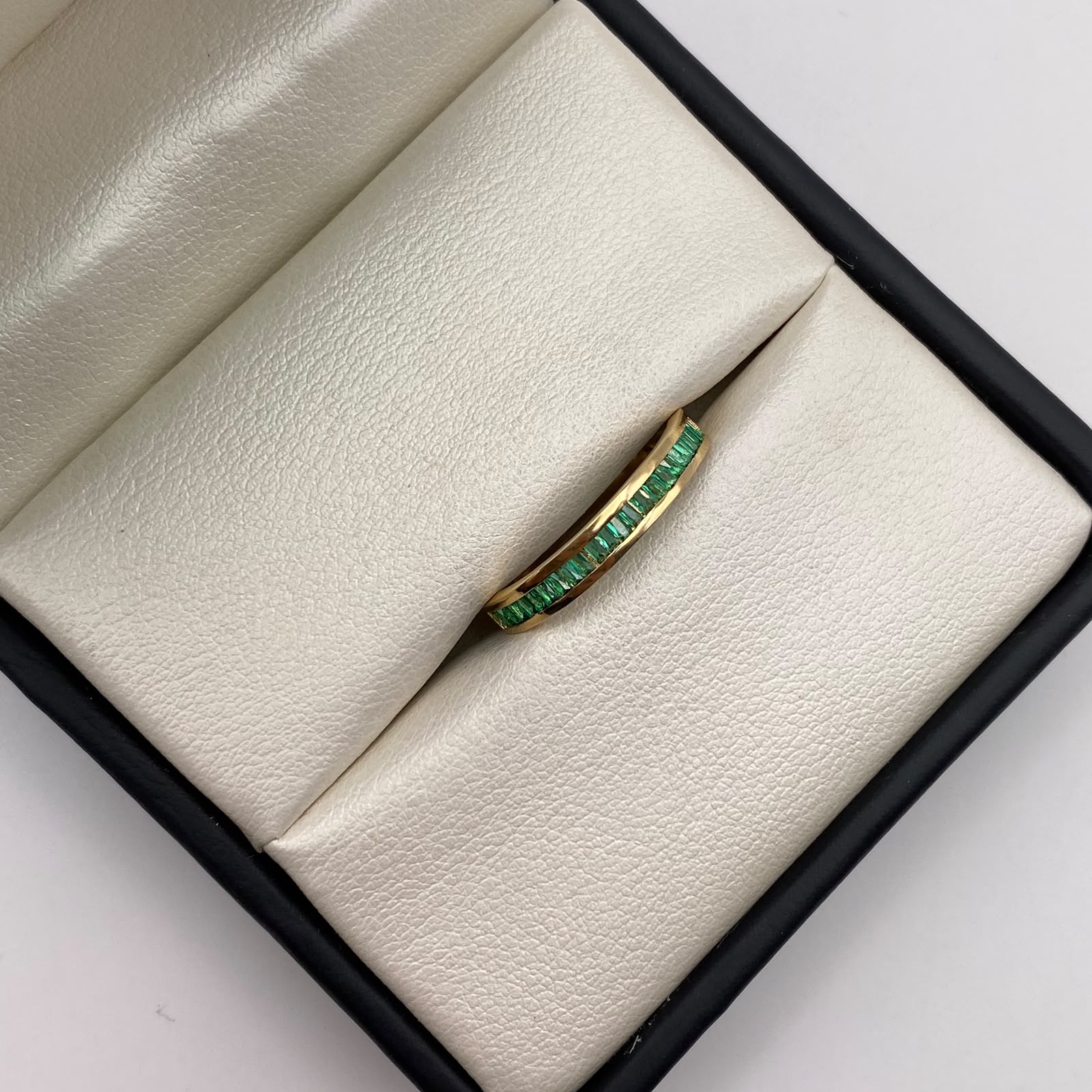 Anillo churumbela circones verdes Oro amarillo 18k / Talla 8 / 2,35 Gr / 2,03 mm