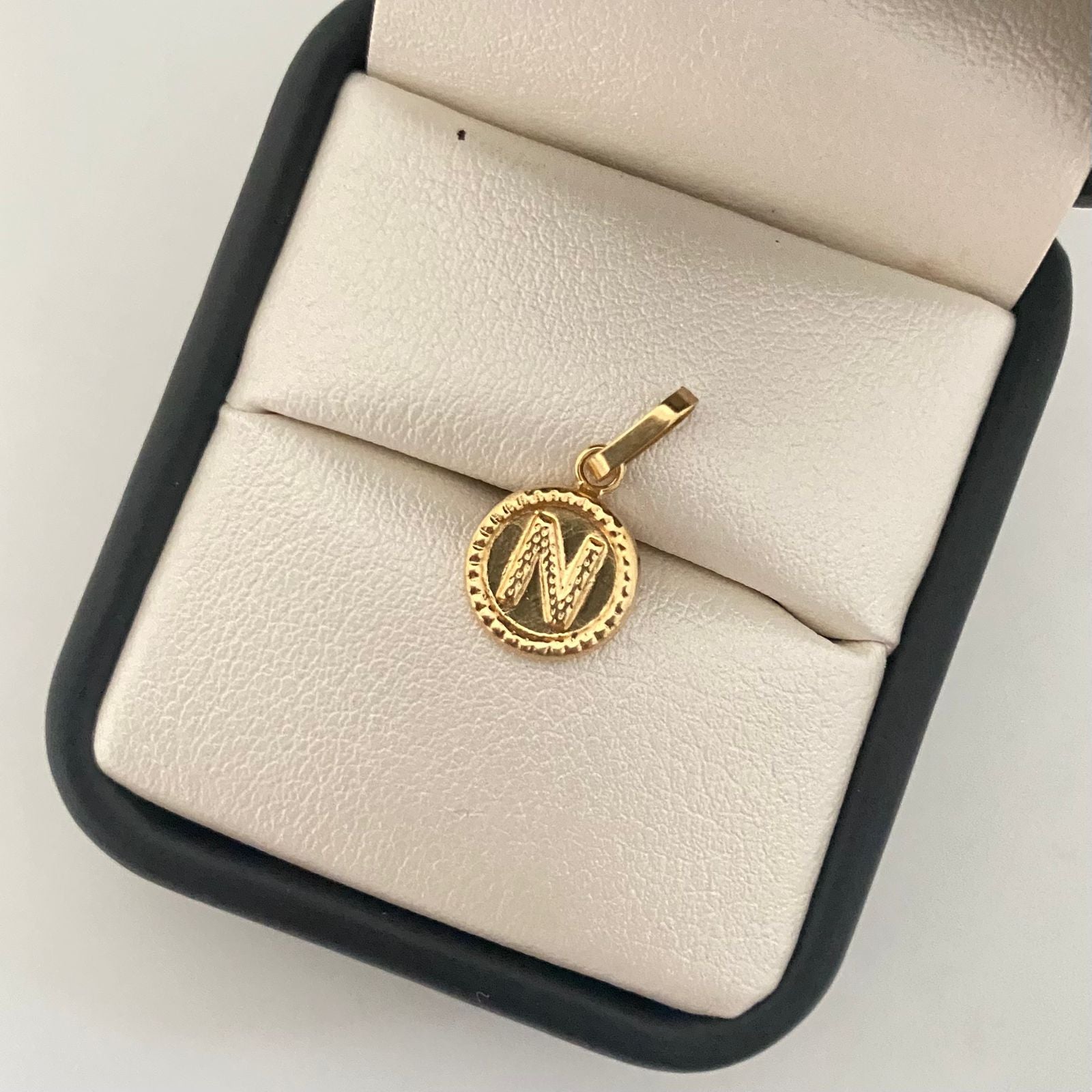 Dije letra N Oro amarillo 18k 0,70 Gr / 2,0 Cm