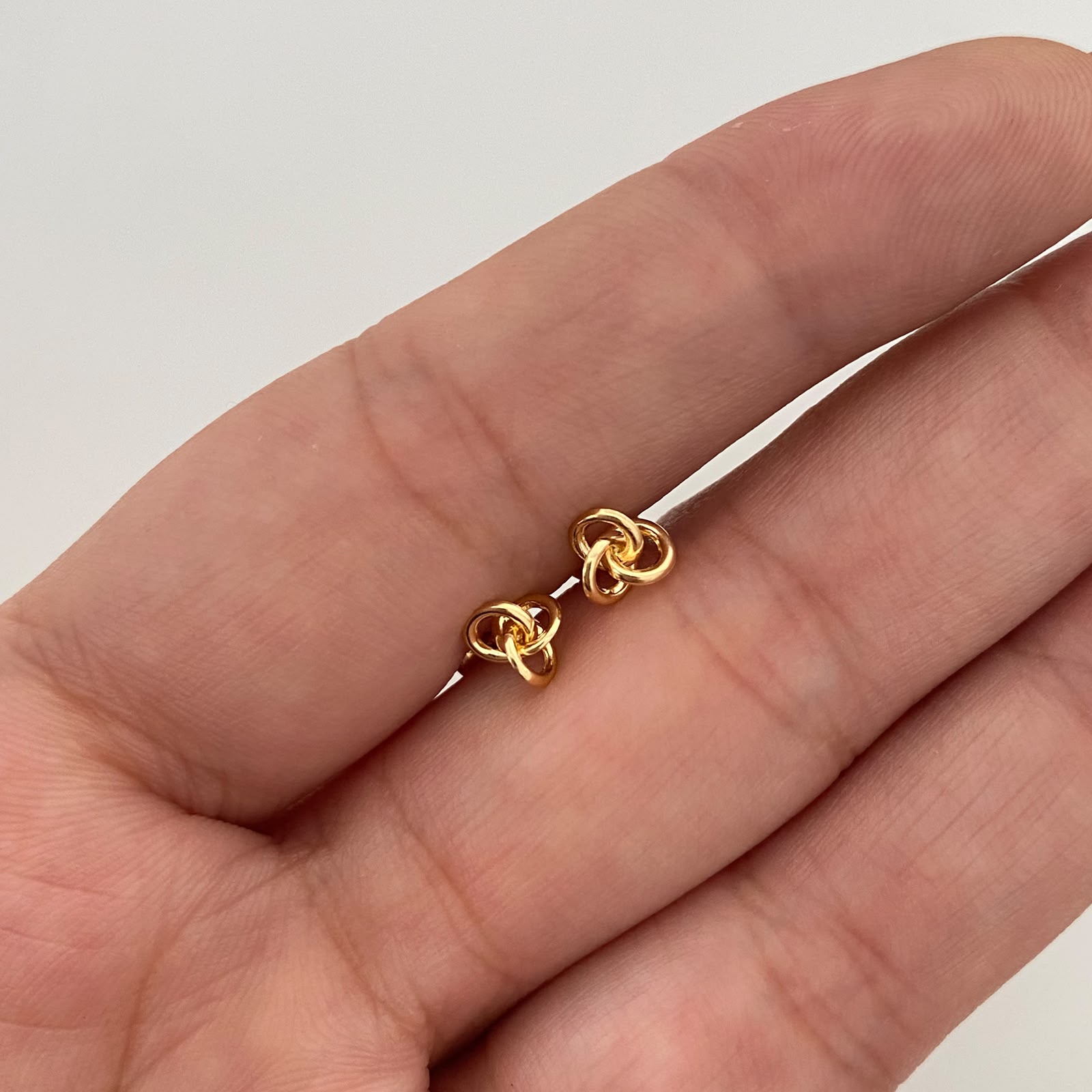 Topos Nudito Oro amarillo 18k 0,5 Gr / 5 mm