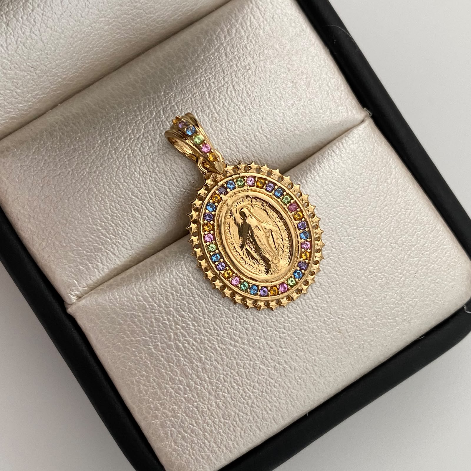 Dije Redondo Casting Multicolor Virgen Milagrosa Oro amarillo 18k 2,55 Gr / 15,9 mm / 2,6 Cm