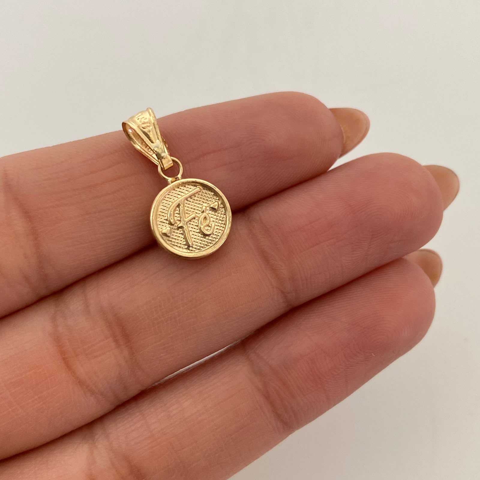 Dije Fe Oro amarillo 18k 0,65 Gr / 10 mm / 2 Cm