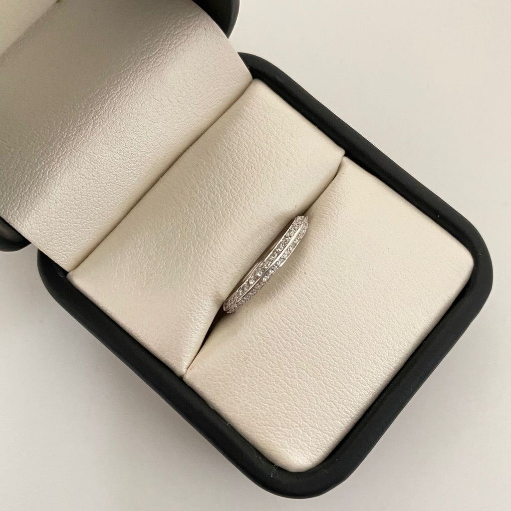Anillo con diamantes  Oro amarillo 18k / Talla 5 1/4 / 1,75 Gr