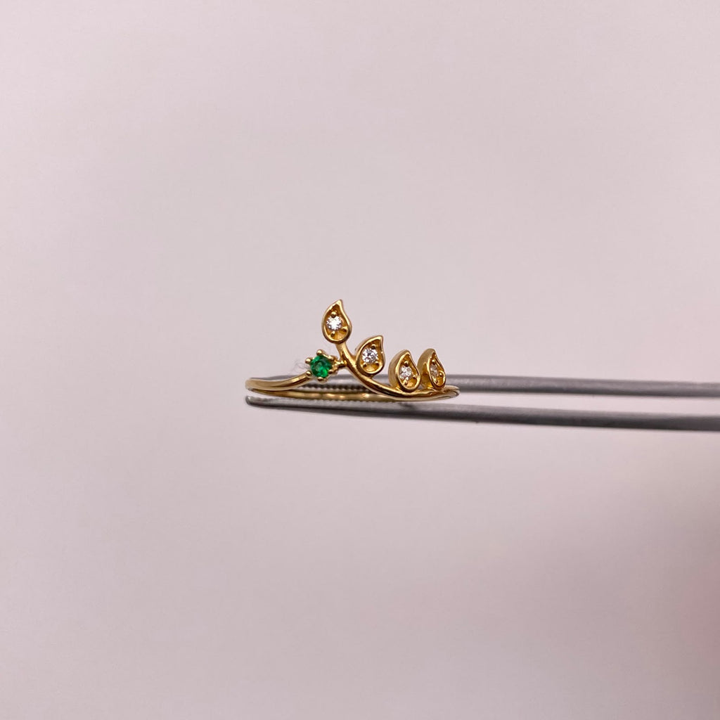 Anillo hojas circones blancos y verde Oro amarillo 18k / Talla 7 1/4 / 1 Gr / 1,11 mm