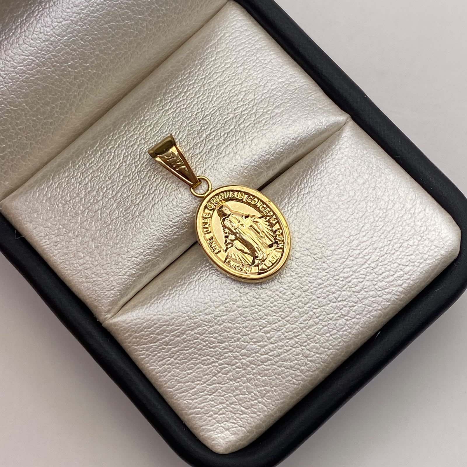 Dije Virgen milagrosa Oro amarillo 18k 0,83 Gr / 11,2 mm / 2,3 Cm