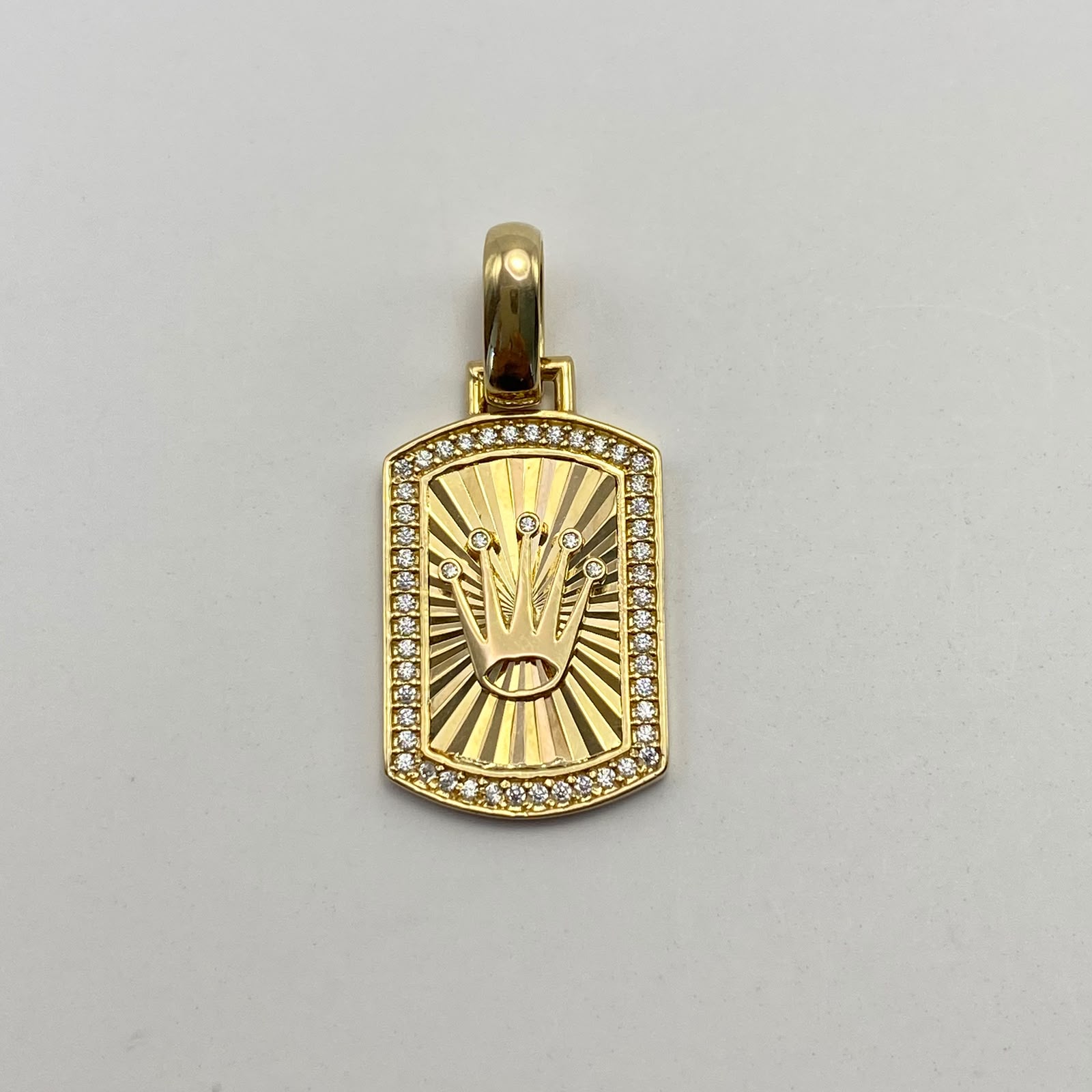 Dije Corona Rx fondo diamantado Oro amarillo 18k 3,9 Gr / 14,8 mm / 3 Cm
