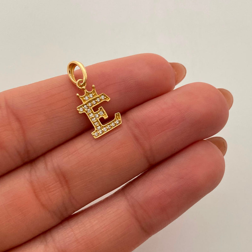 Dije Letra E Casting Oro amarillo 18k 0,9 Gr / 8,4 mm / 2 Cm
