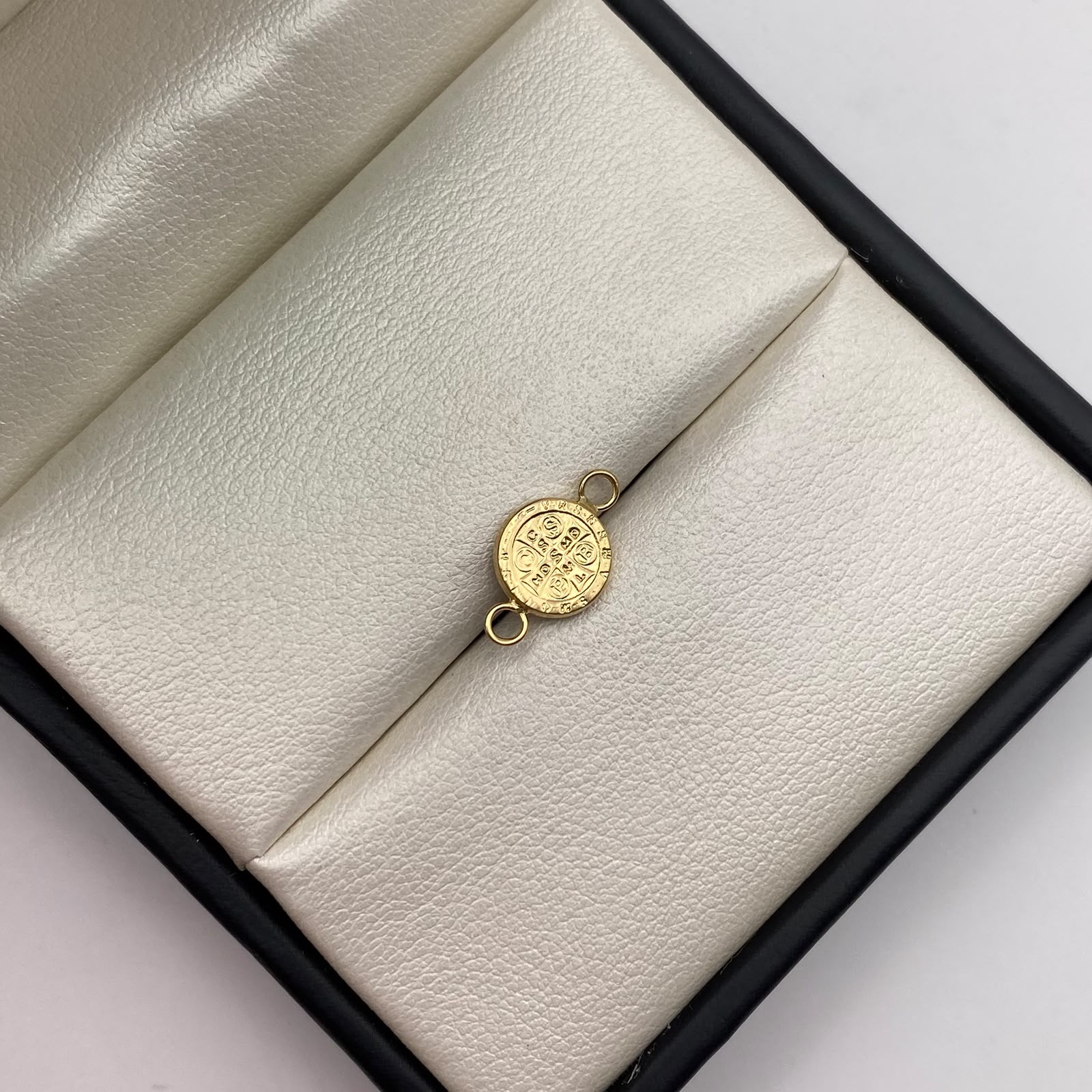 Herraje San benito Oro amarillo 18k 0,35 Gr / 1,5 Cm