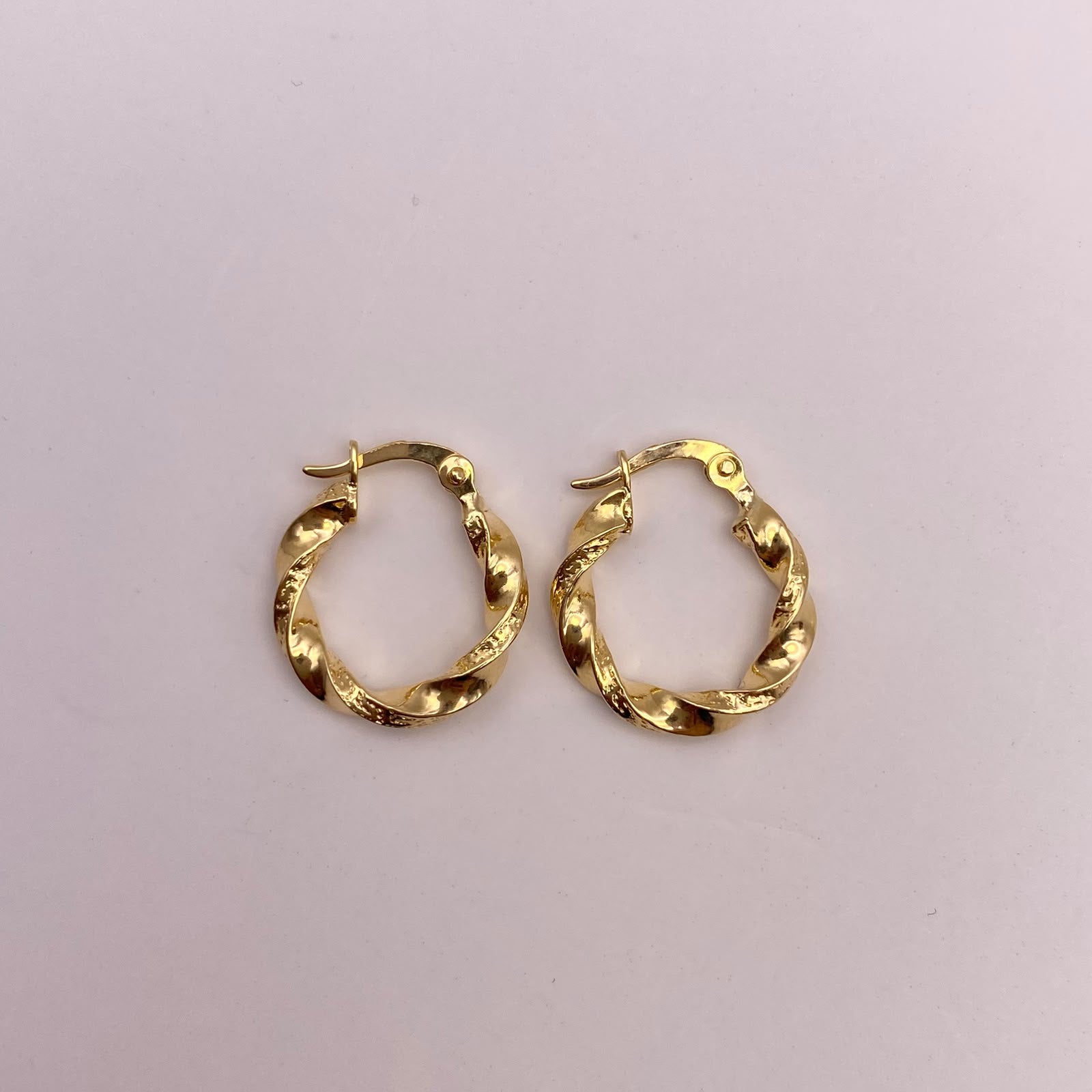 Candonga satinada y lisa Oro amarillo 18k 1,19 Gr / 1,5 Cm