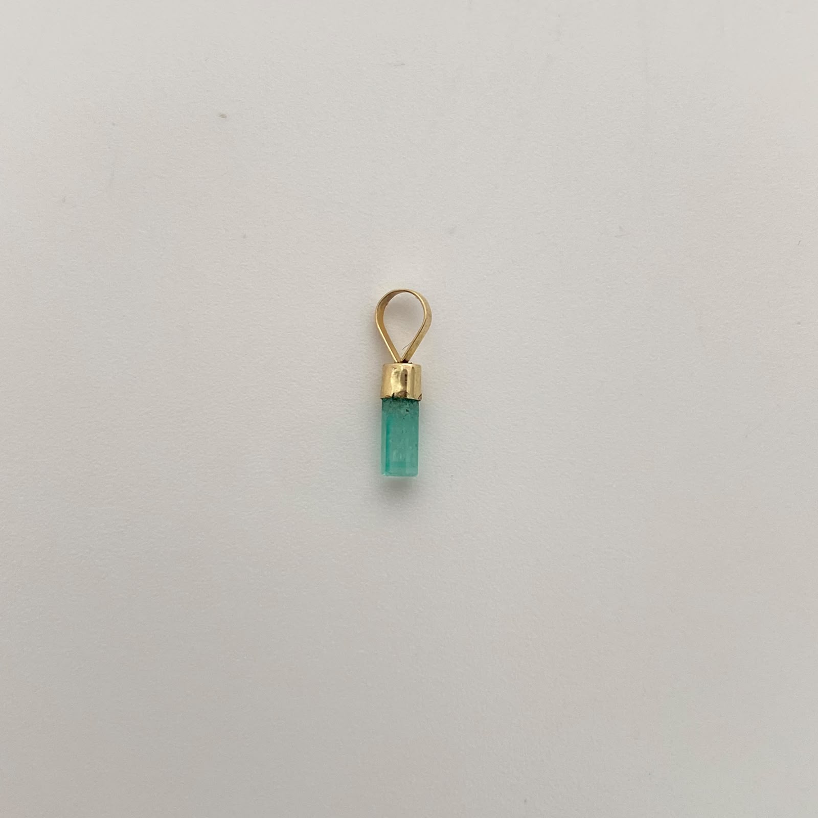 Dije Canutillo de Esmeralda Oro amarillo 18k 0,2 Gr / 2,8 mm / 1,1 Cm
