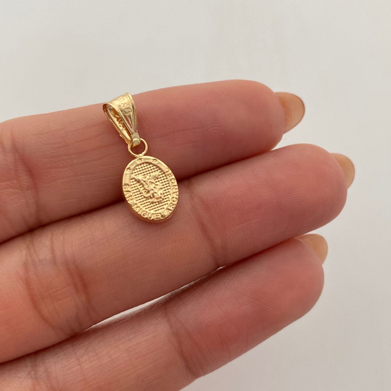Dije San Miguel Oro amarillo 18k 0,8 Gr / 10,5 mm / 2 Cm