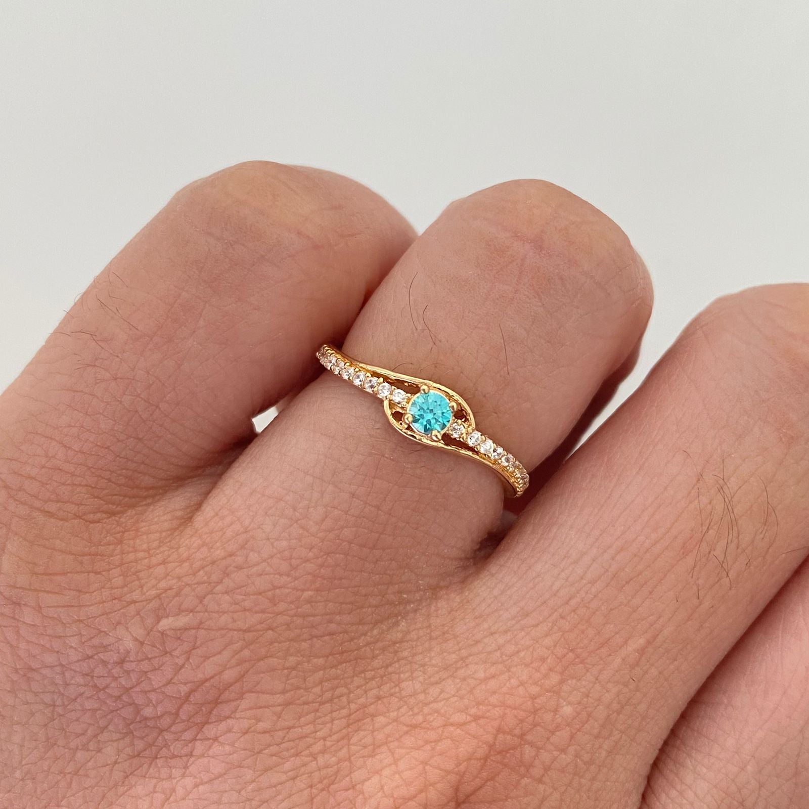 Anillo Solitario Turquesa Oro amarillo 18k / Talla 6 / 1,65 Gr / 1,4 mm