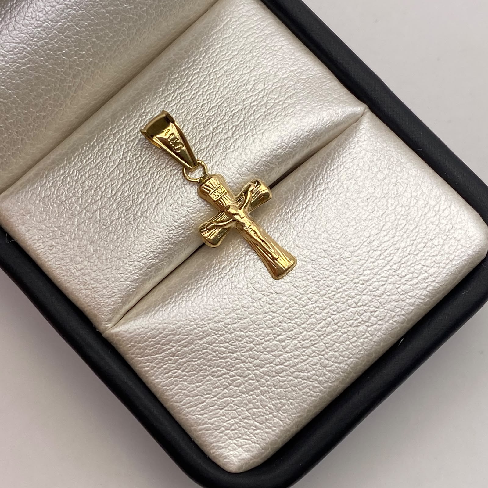 Dije Cruz cristo Oro amarillo 18k 0,5 Gr / 10,1 mm / 2,5 Cm