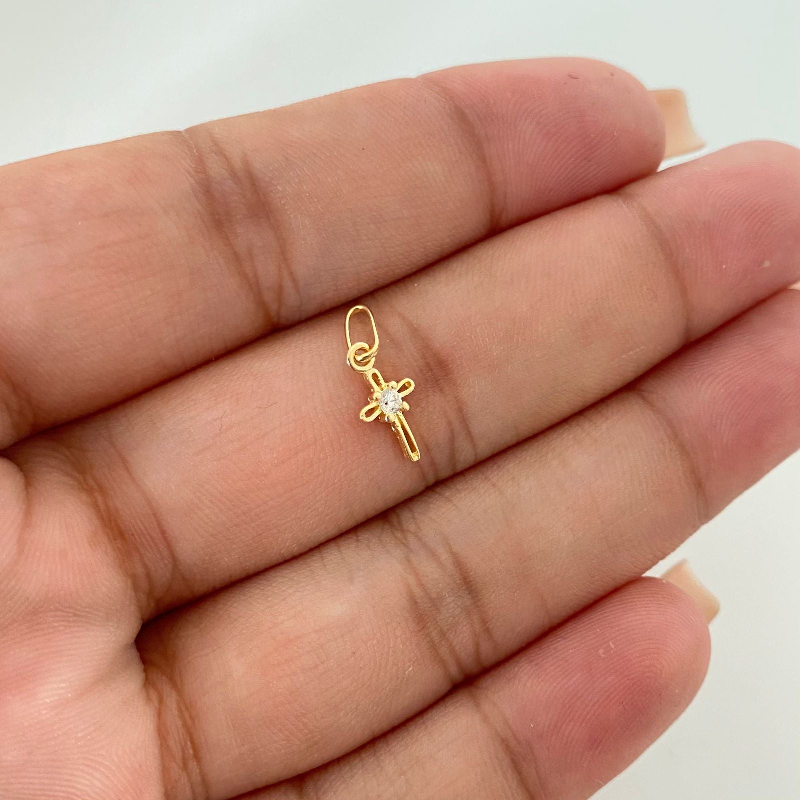 Dije silueta mini cruz centro circon Oro amarillo 18k 0,3 Gr / 1,5 Cm