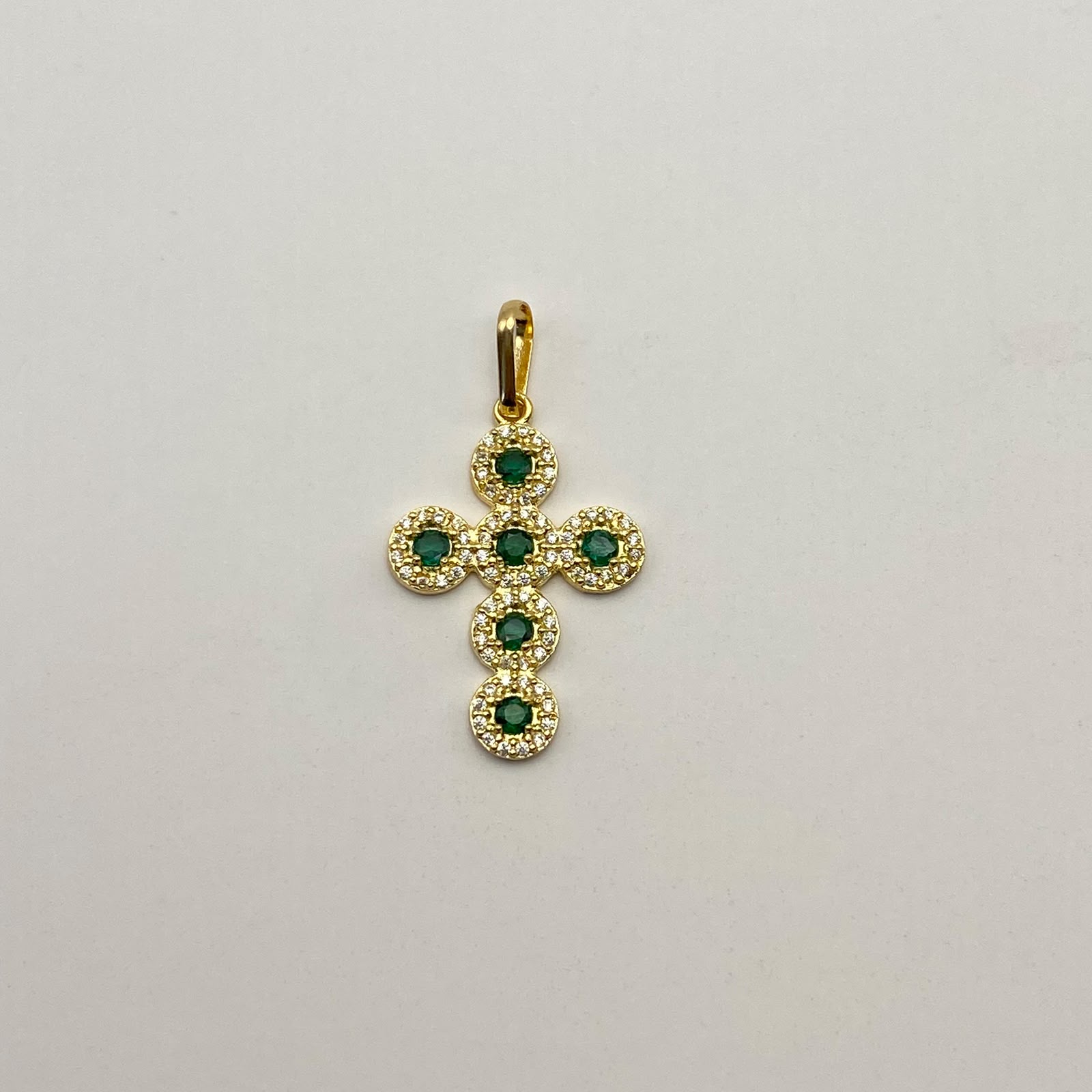 Dije Cruz Circulos Circones Verdes Oro amarillo 18k 2,3 Gr / 17,4 mm / 3,2 Cm