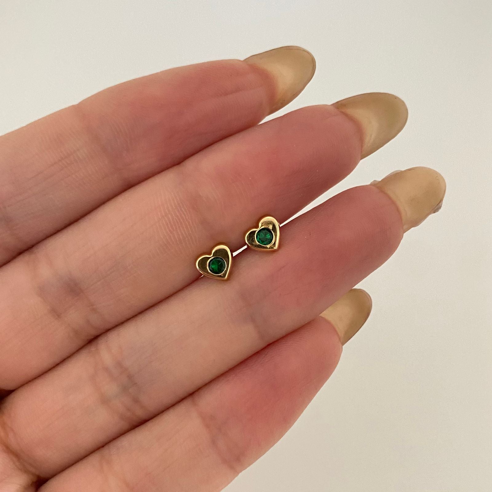 Topos corazón circon central verde Oro amarillo 18k 0,6 Gr / 5,6 mm