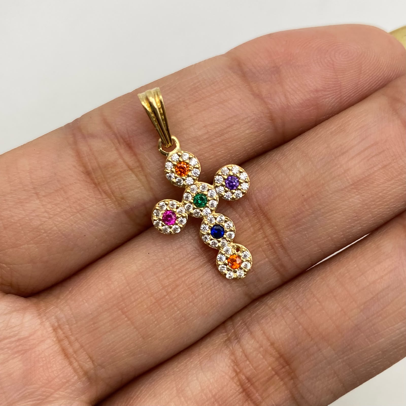 Dije cruz circulos circones multicolor Oro amarillo 18k 1,65 Gr / 14,55 mm / 2,5 Cm