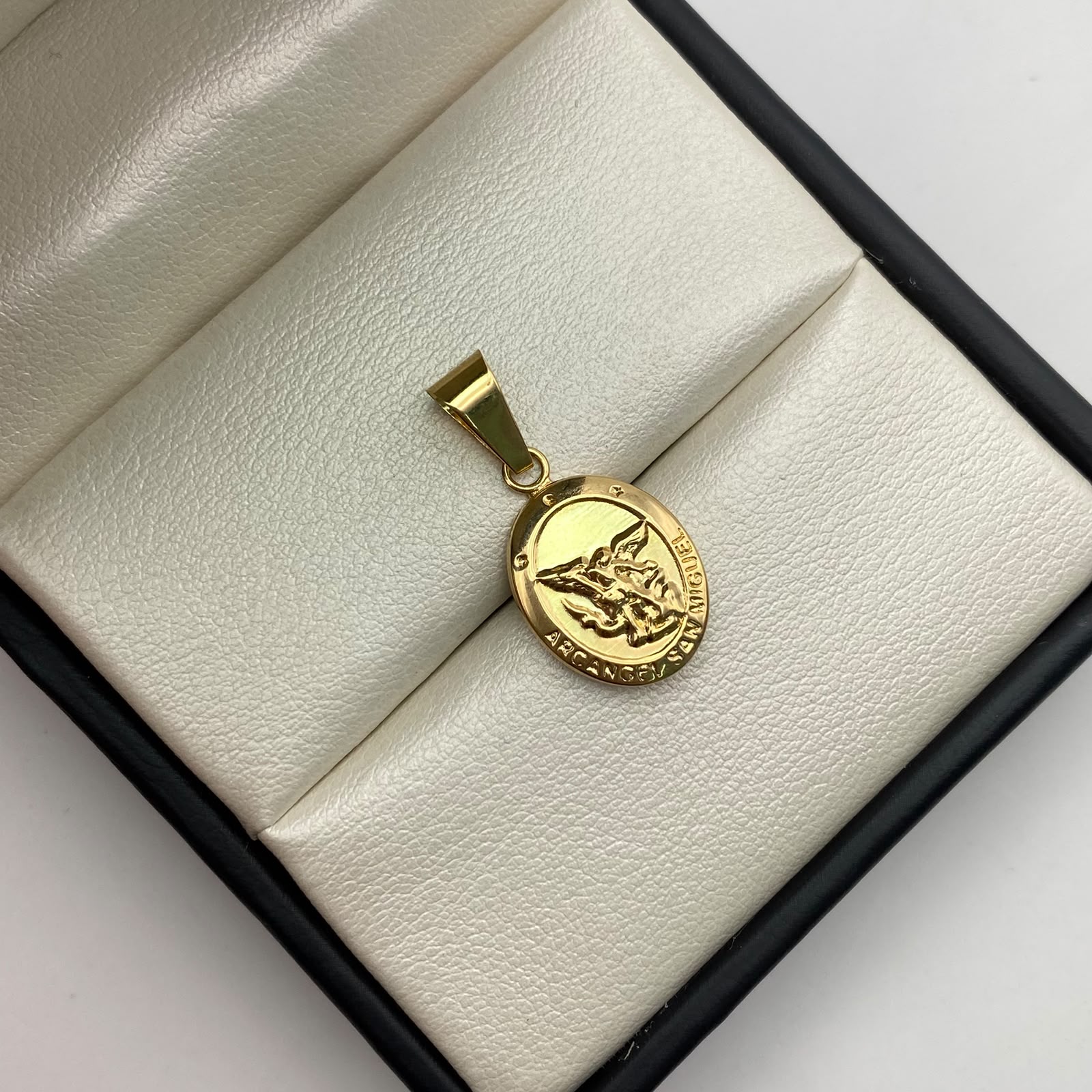 Dije san miguel arcangel Oro amarillo 18k 1,3 Gr / 13,1 mm / 3,5 Cm