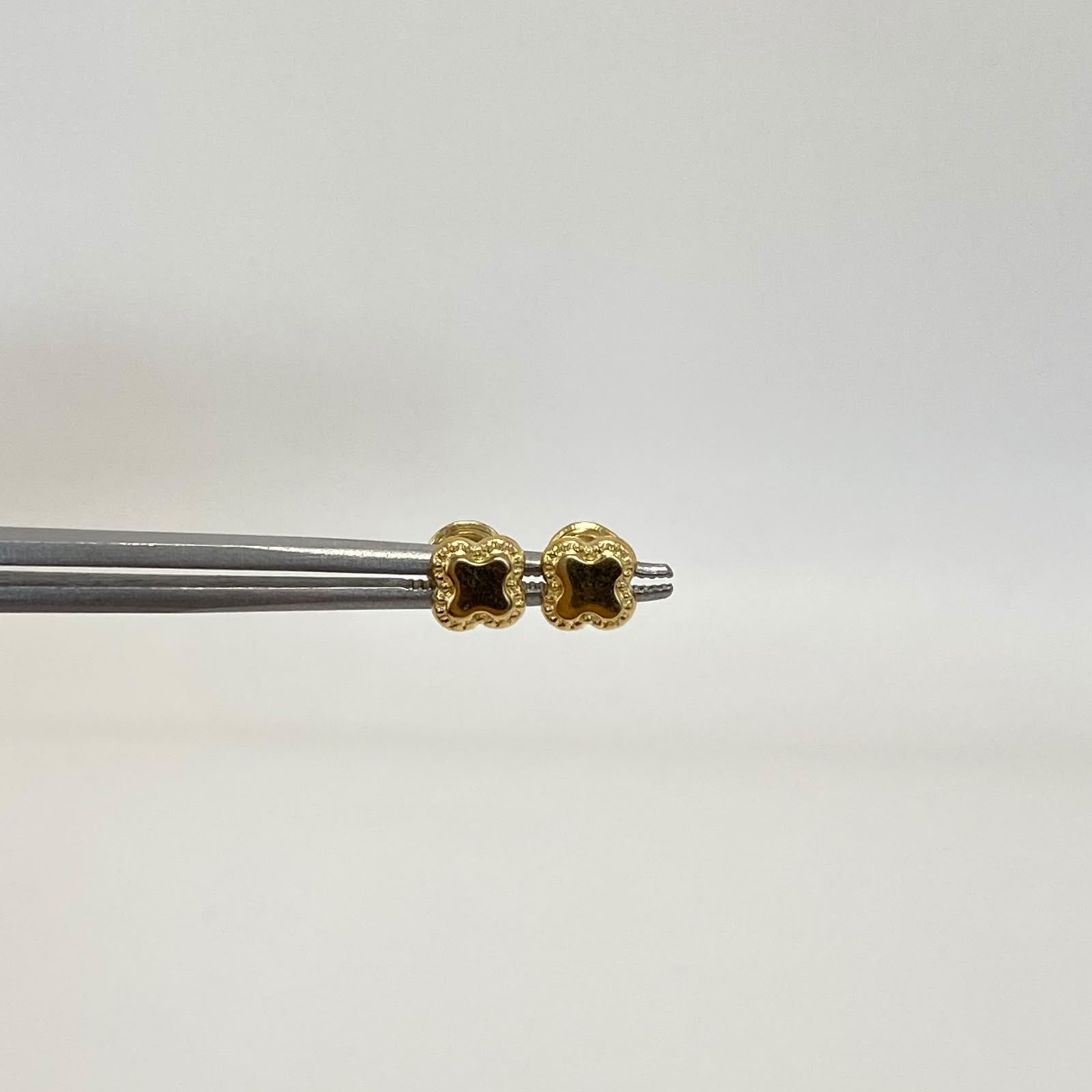 Topos trebol borde diamantado Oro amarillo 18k 0,5 Gr / 6,5 mm