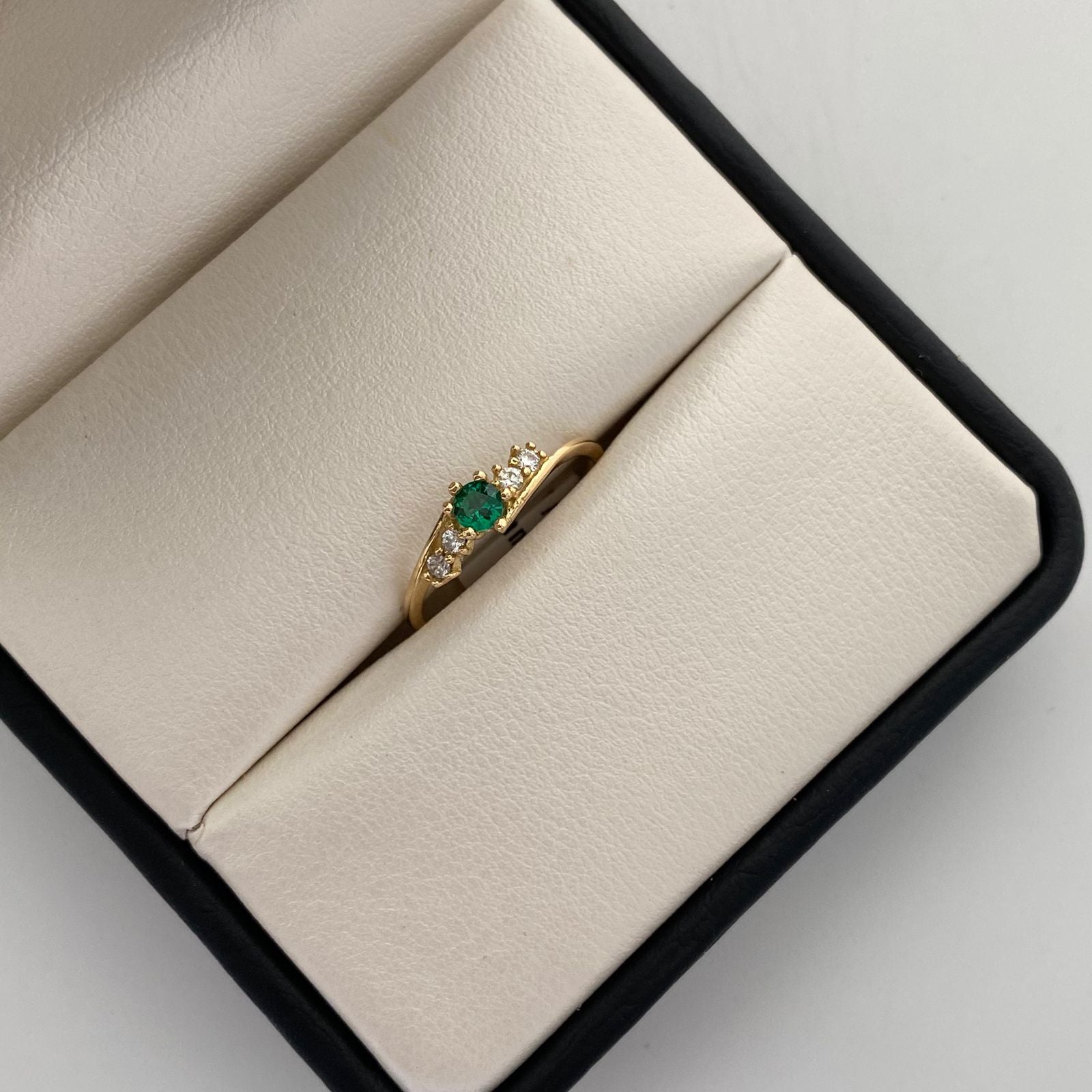Anillo Solitario Verde Oro amarillo 18k / Talla 7 / 1,6 Gr / 1 mm