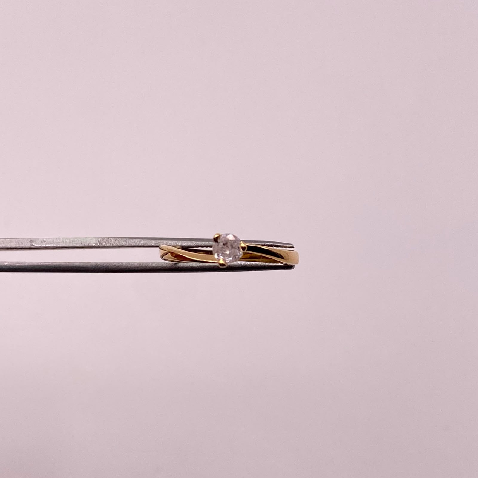 Anillo Solitario Oro amarillo 18k / Talla 6 / 1,2 Gr / 1,8 mm