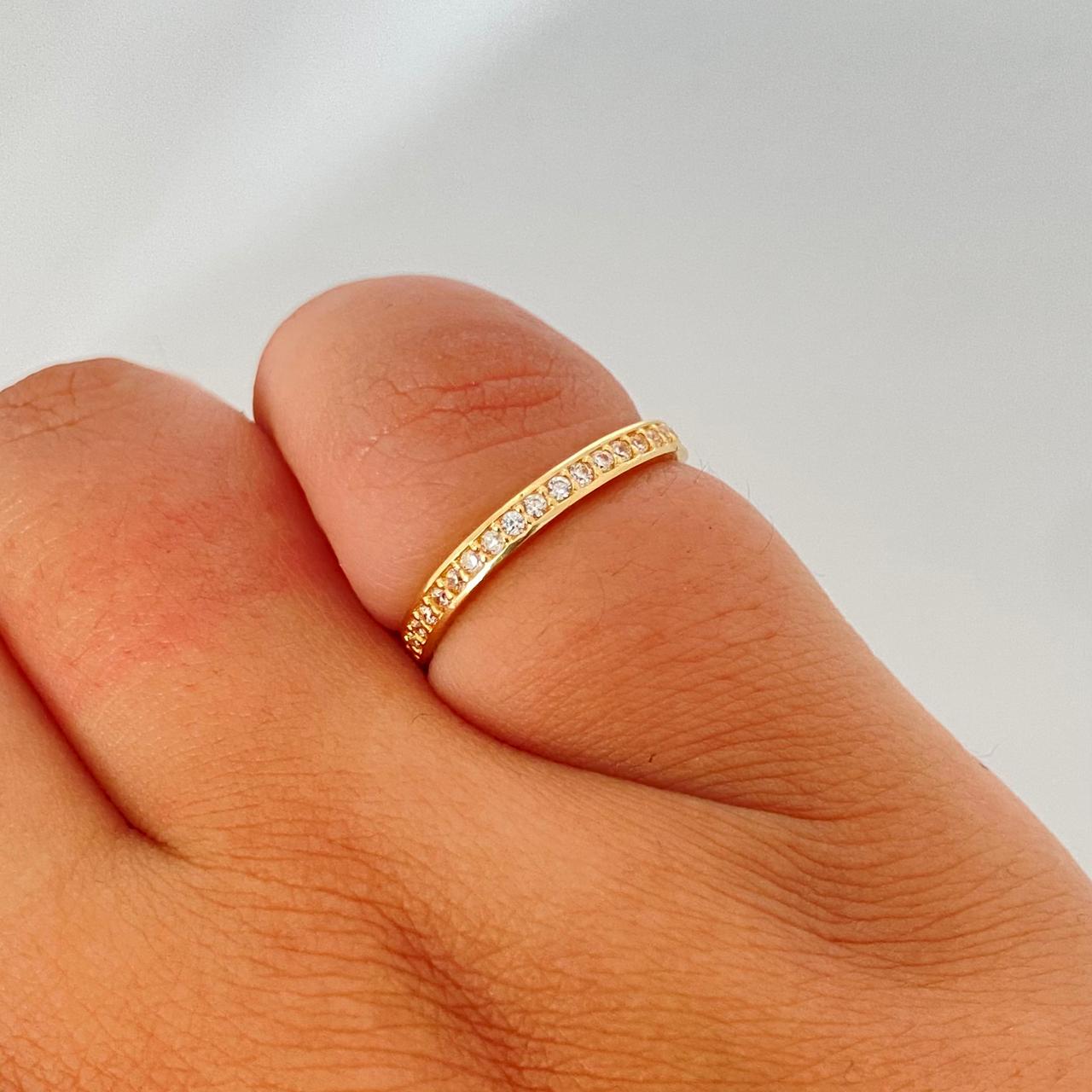 Anillo fila circones blanco relieve Oro amarillo 18k / Talla 5 3/4 / 1,15 Gr